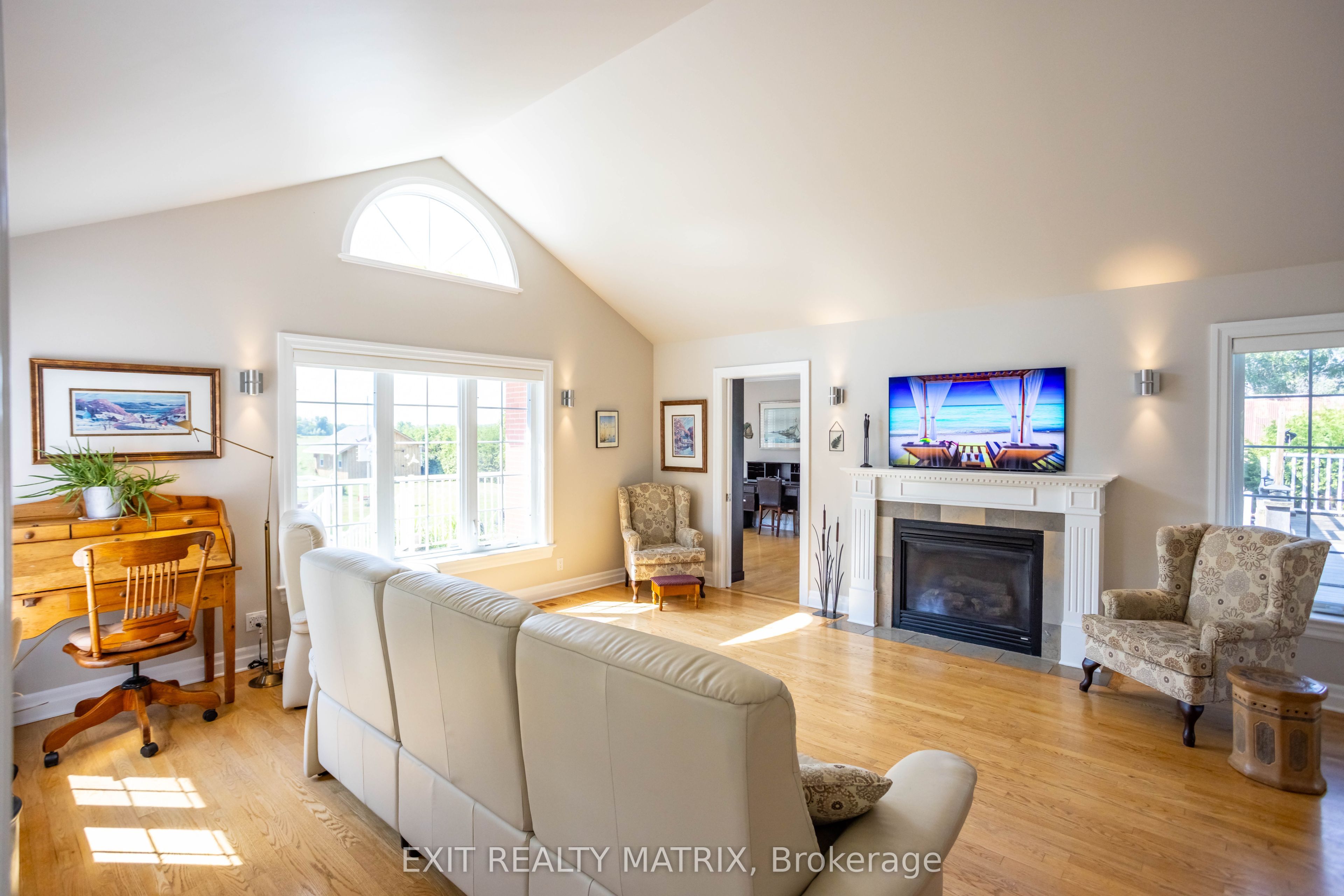 2392 8th Line Road Property Photo 15