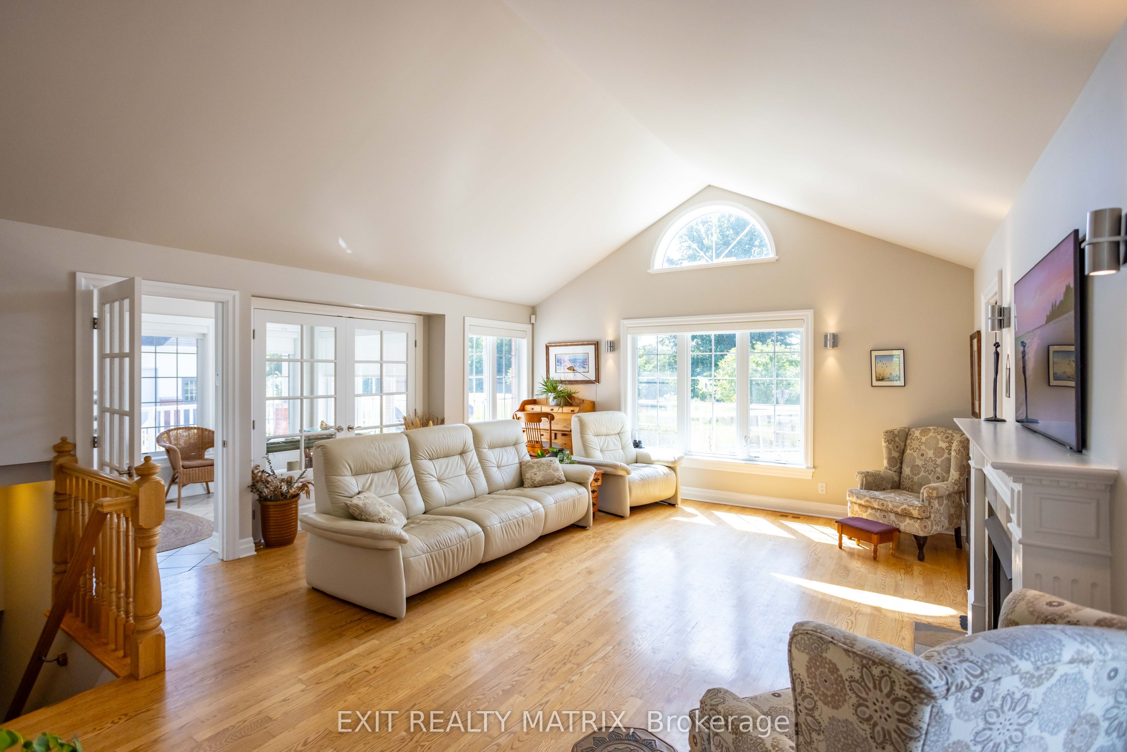 2392 8th Line Road Property Photo 17