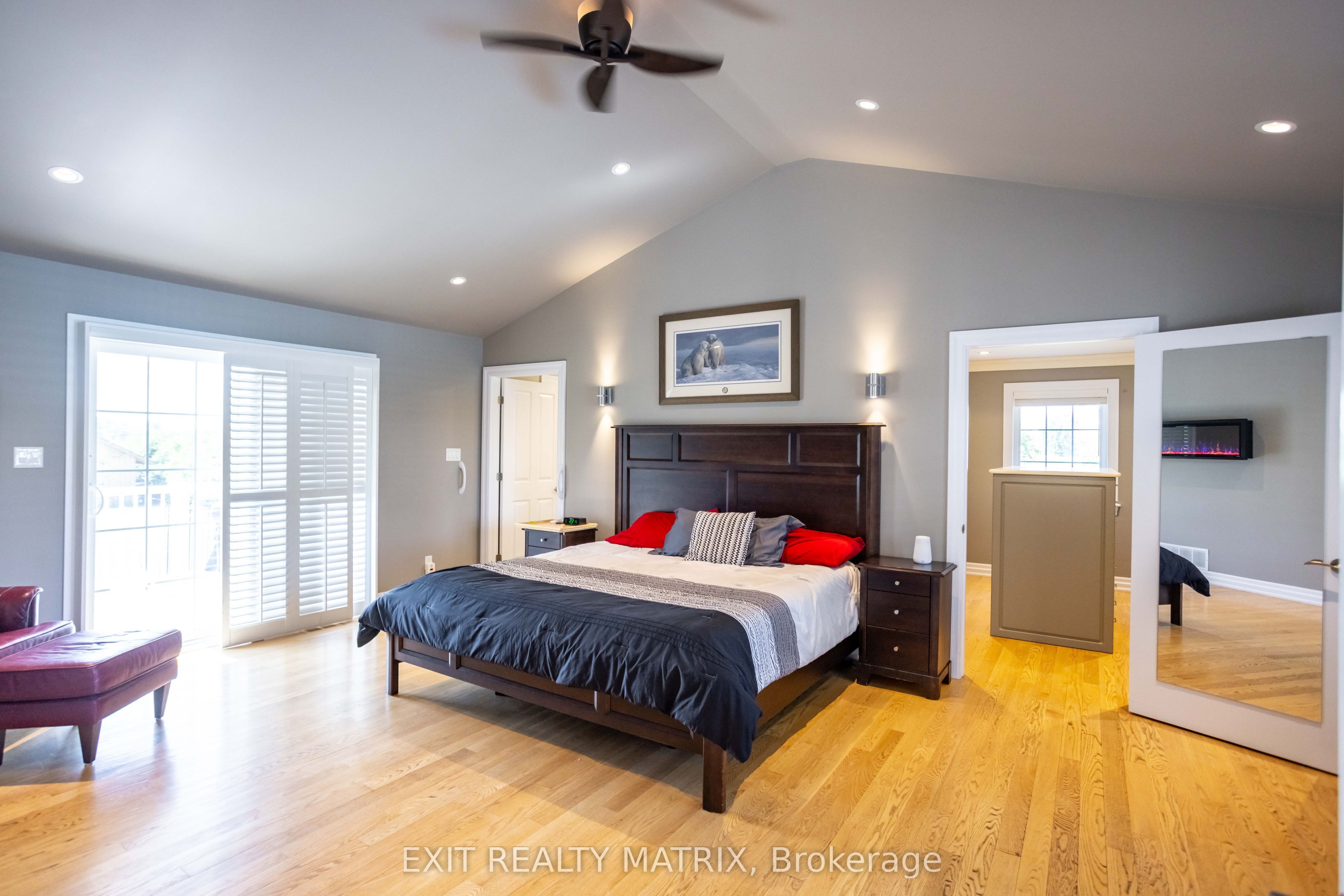 2392 8th Line Road Property Photo 19