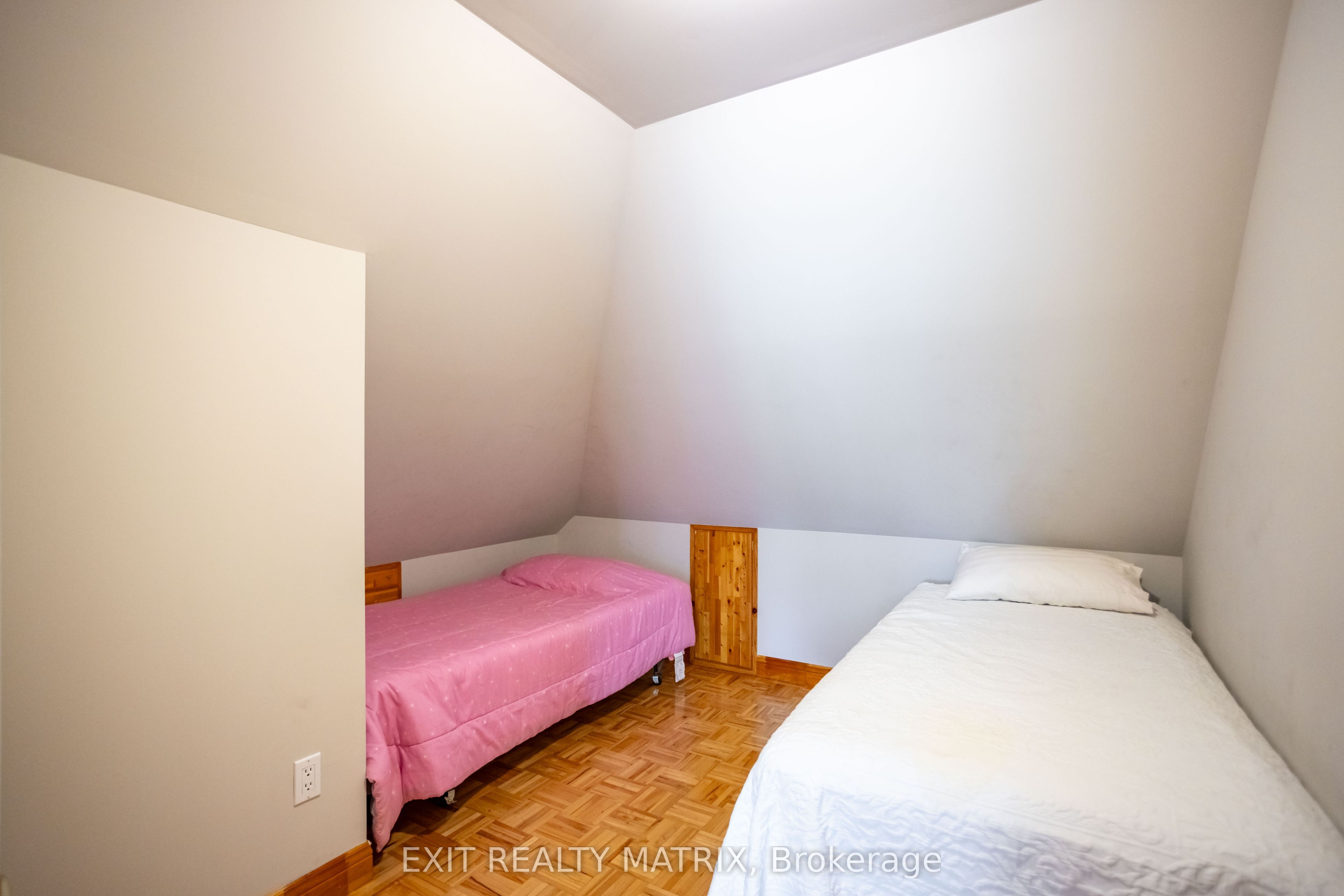 2392 8th Line Road Property Photo 38