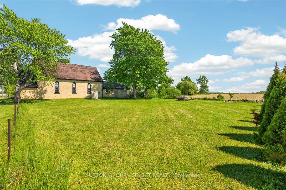 8833 Confederation Line Property Photo 3