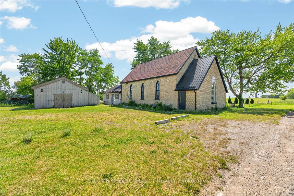 8833 Confederation Line Property Photo 6