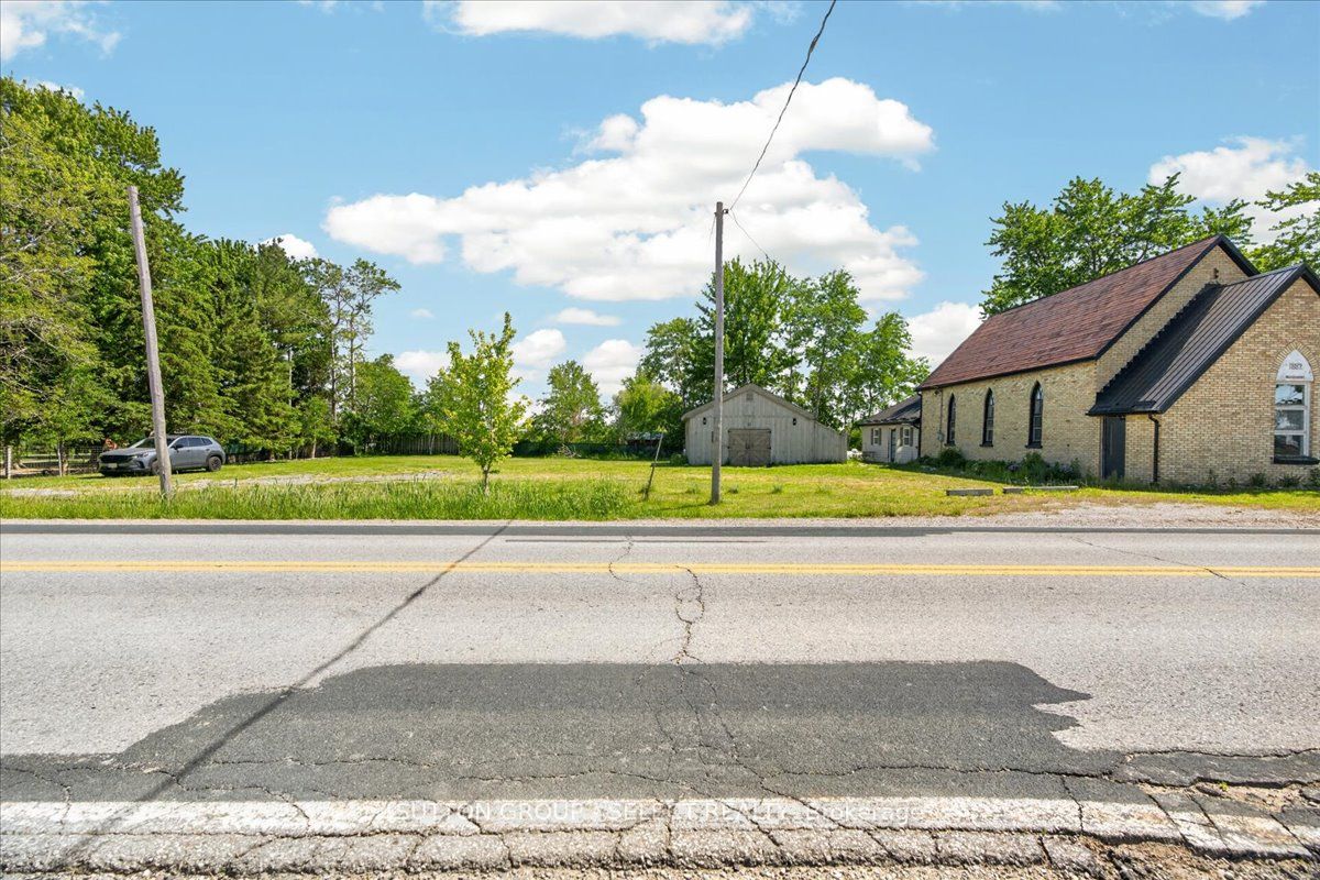 8833 Confederation Line Property Photo 7