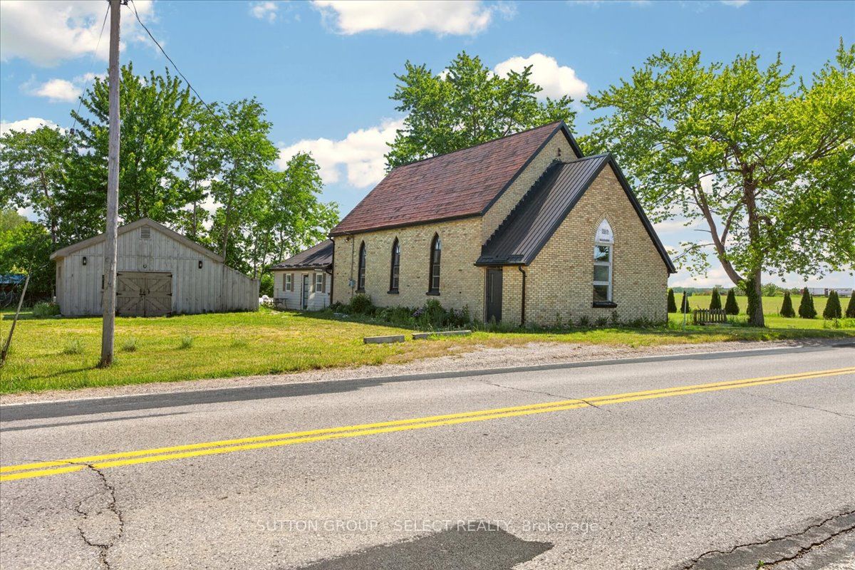 8833 Confederation Line Property Photo 31