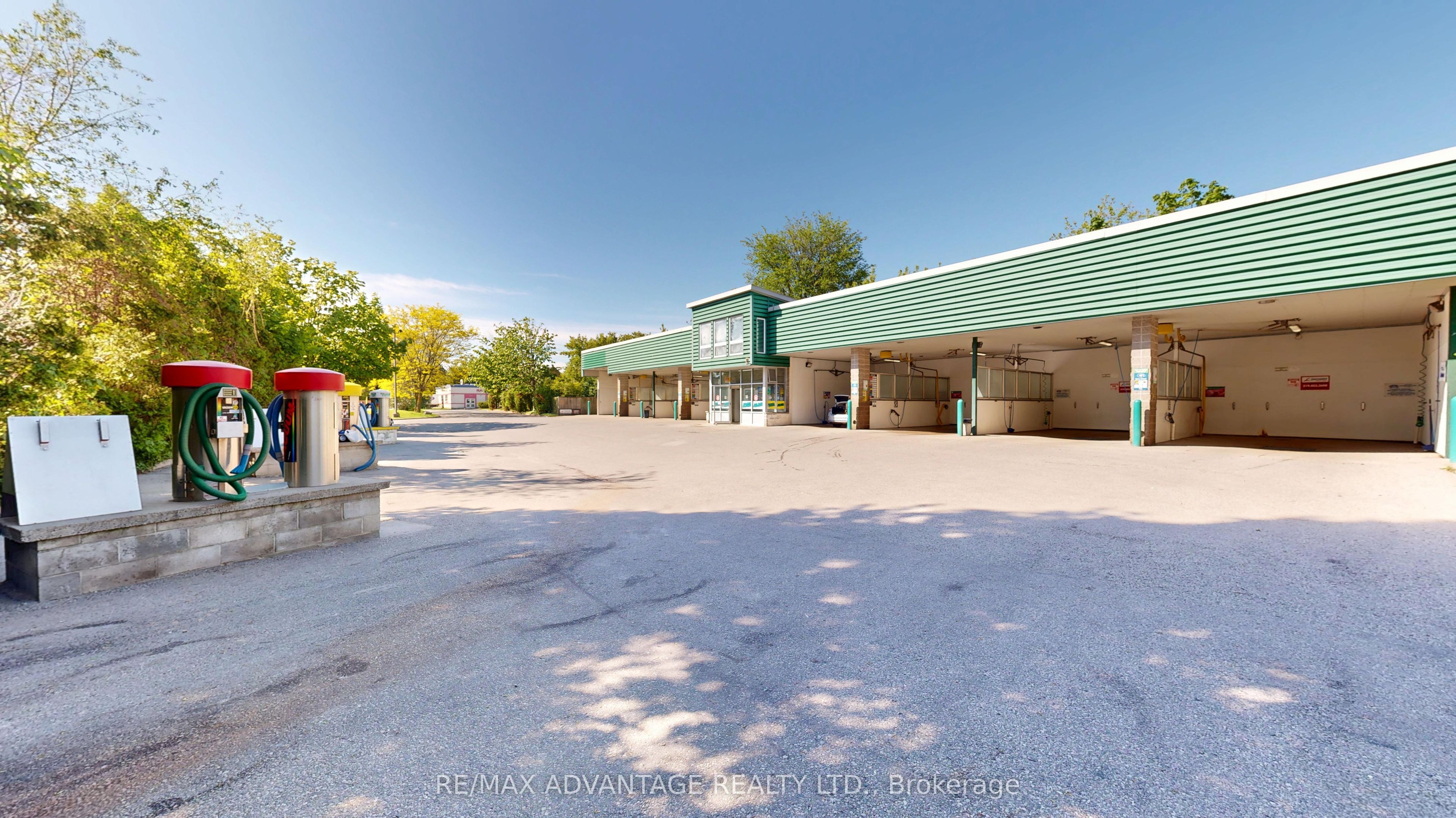 1754 Dundas Street Property Photo 3