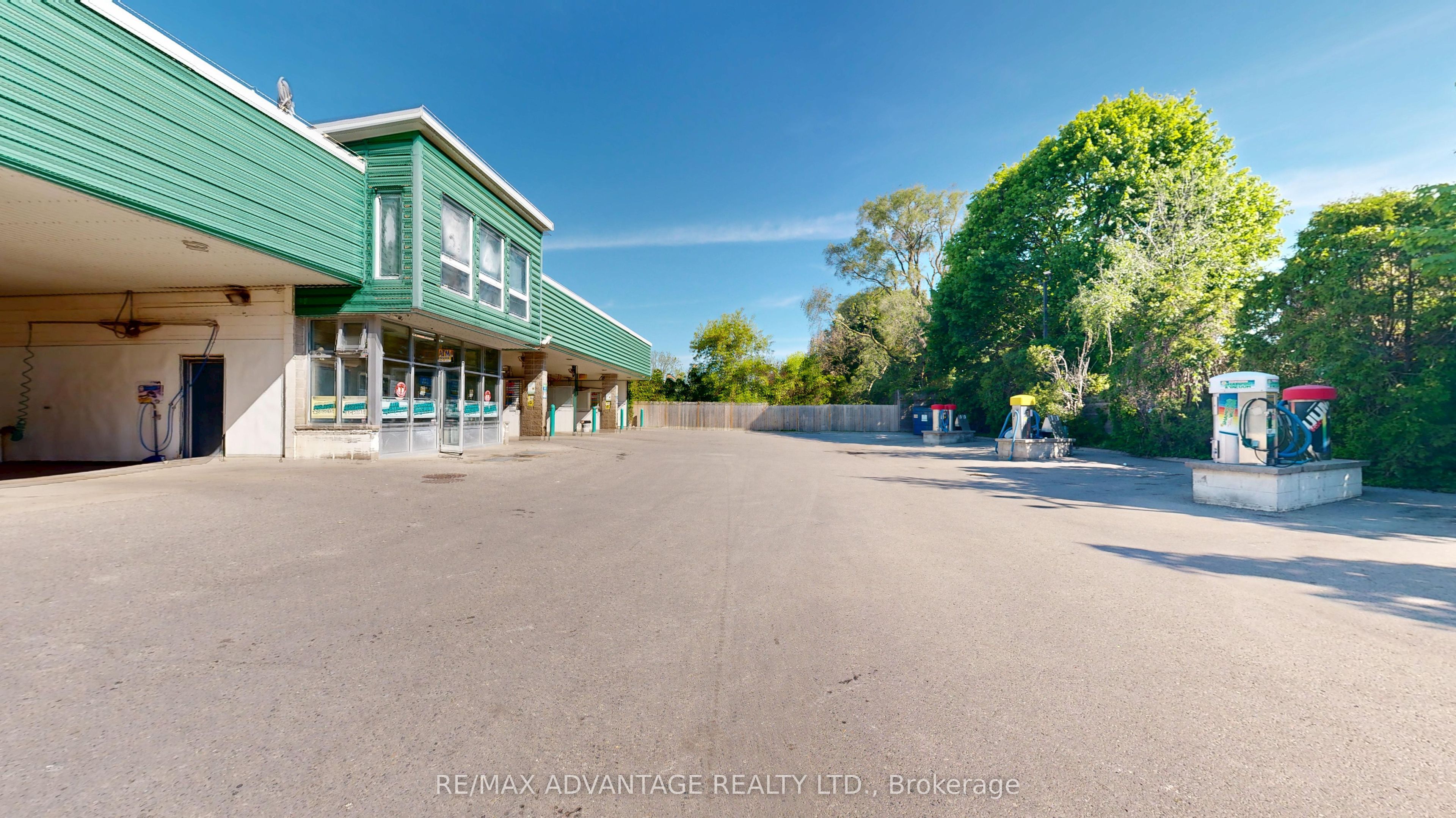 1754 Dundas Street Property Photo 15