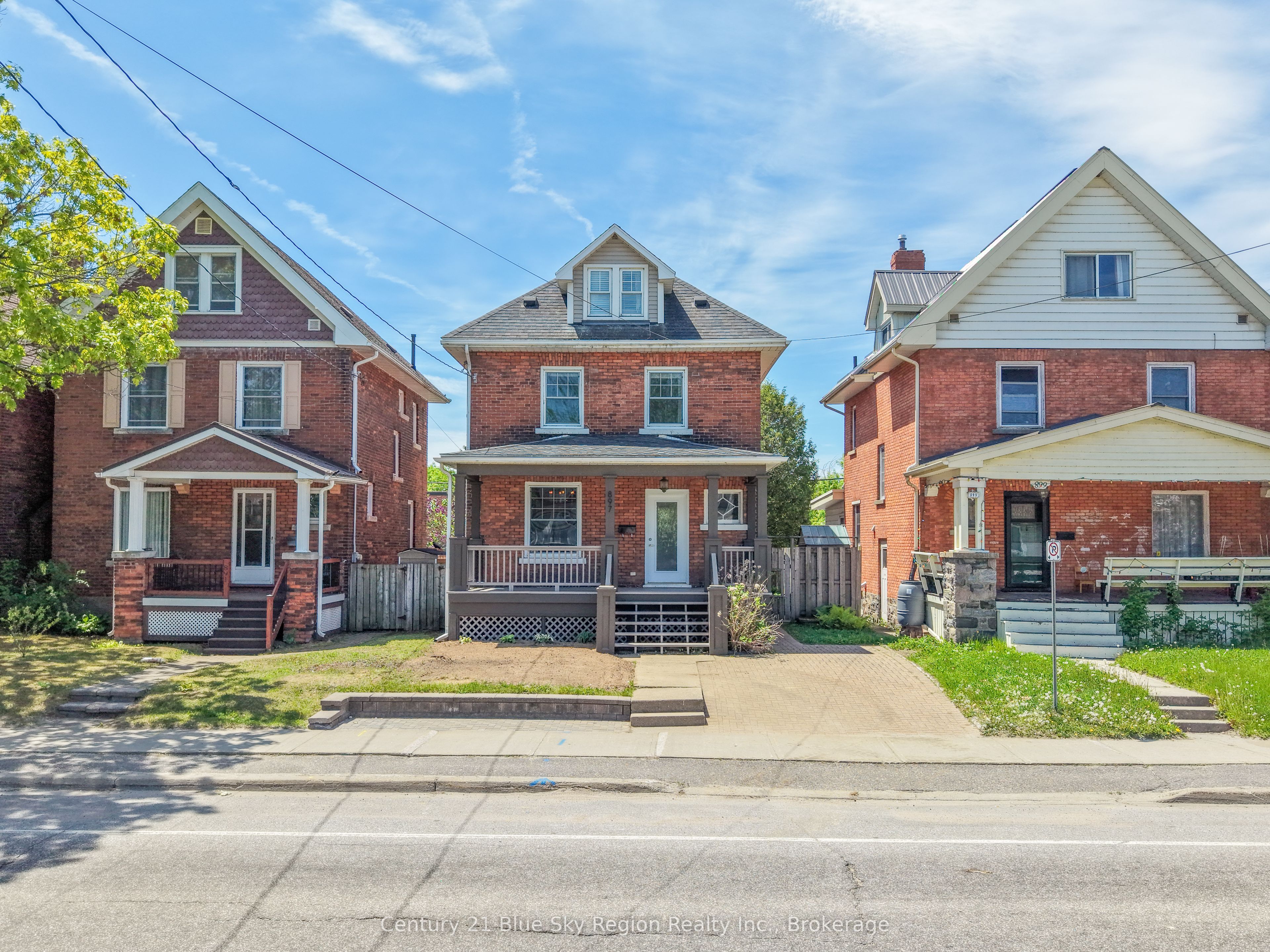 897 Main Street W Property Photo 2