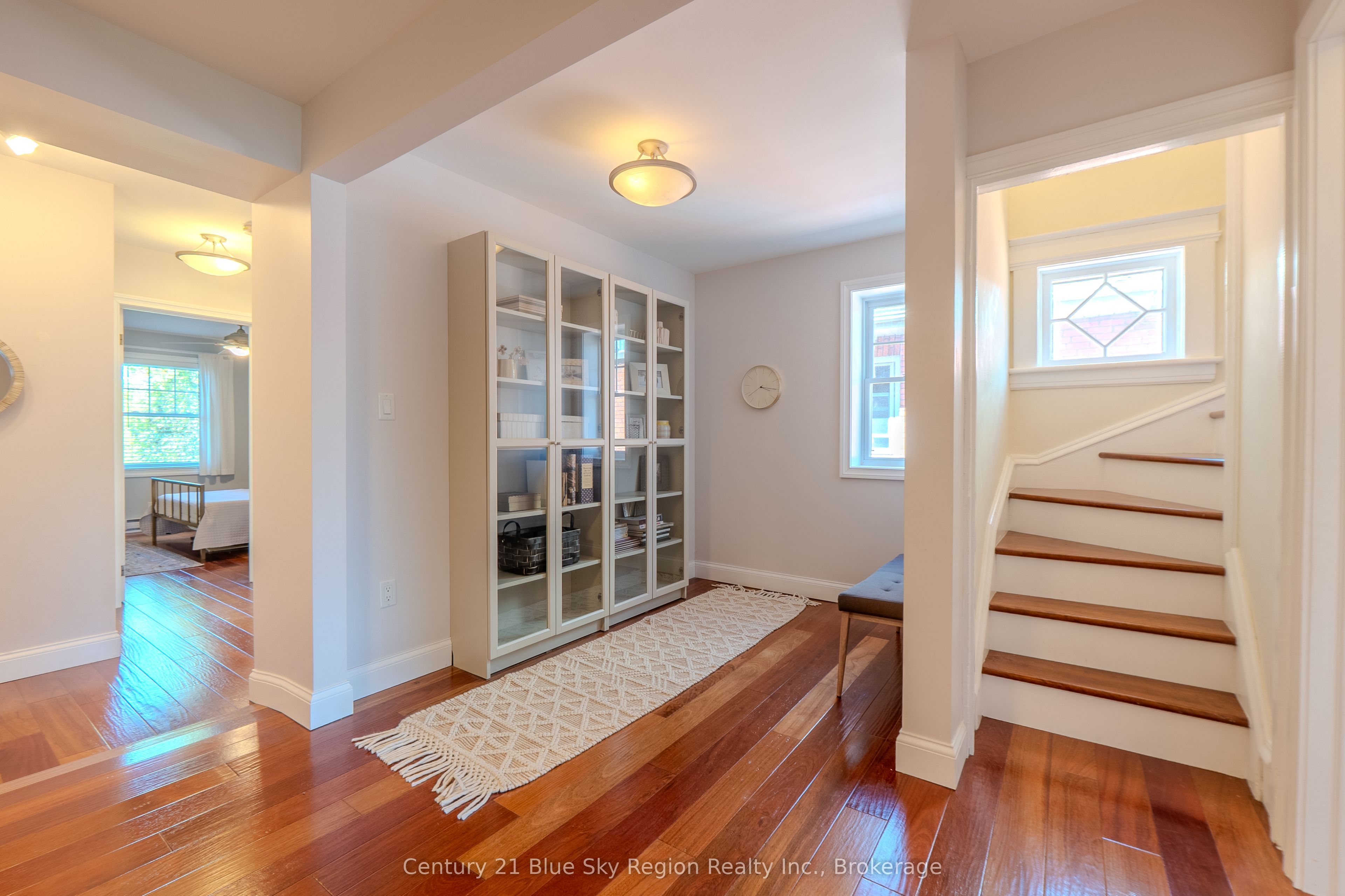 897 Main Street W Property Photo 21