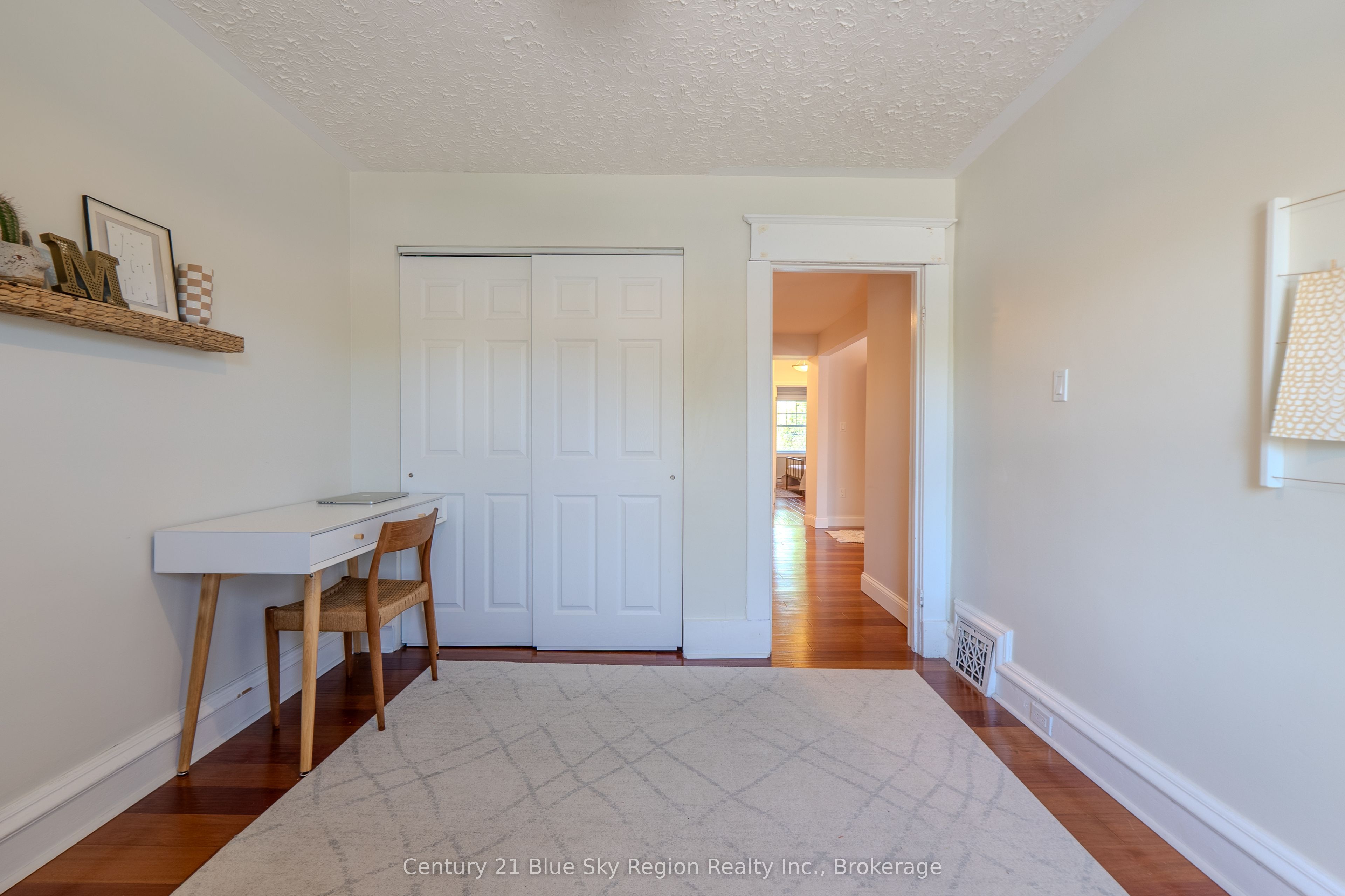 897 Main Street W Property Photo 32