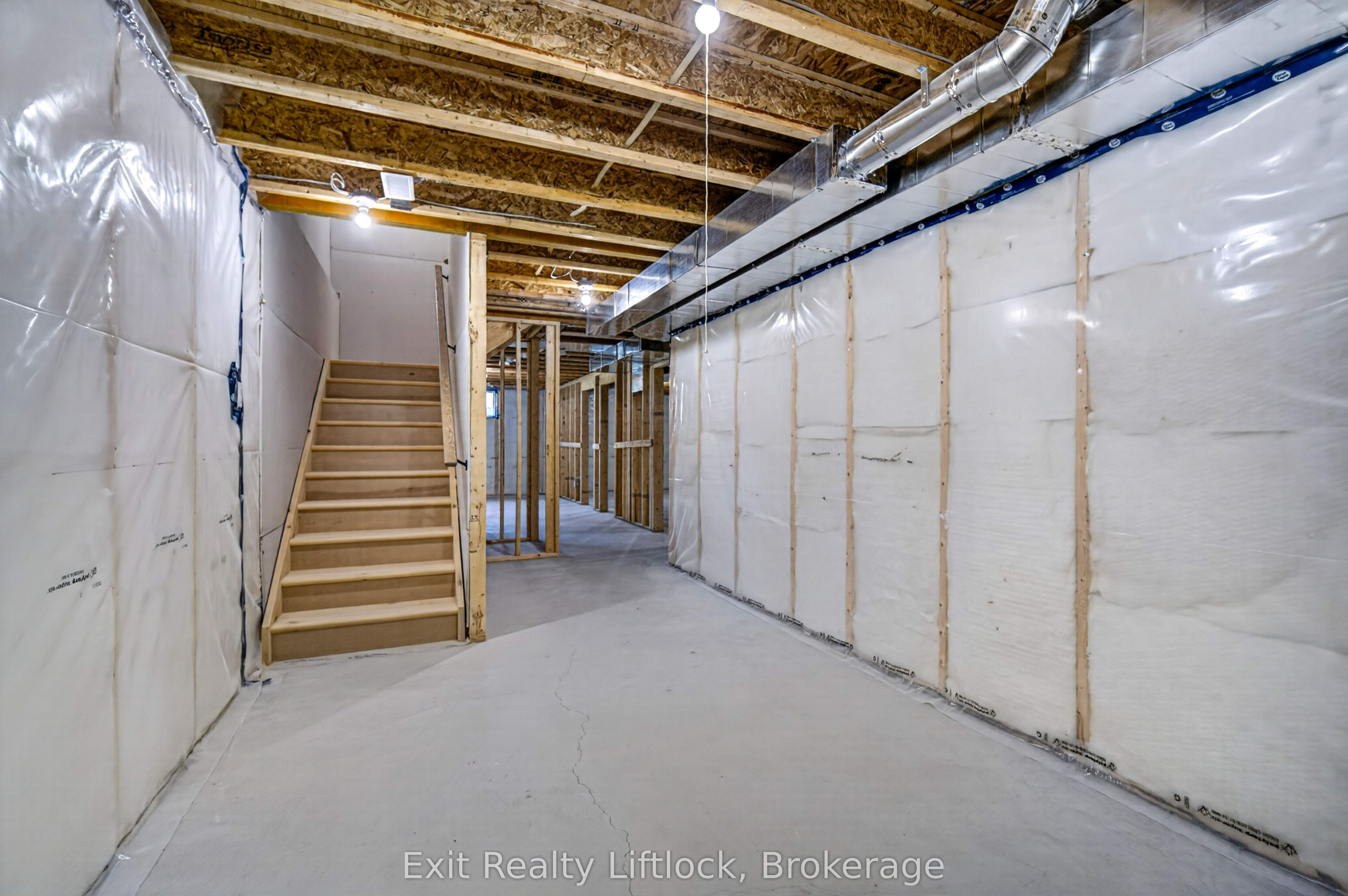 242 O'neil Street Property Photo 32