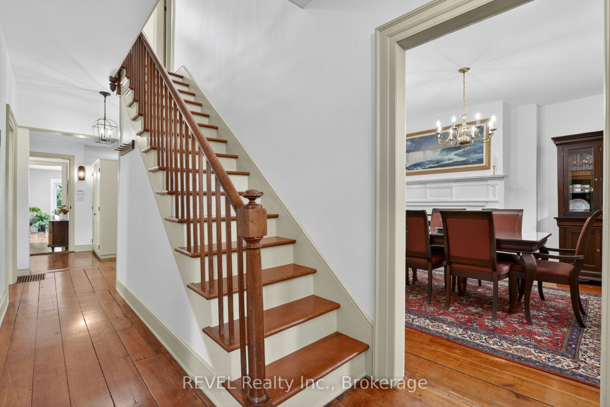 235 Simcoe Street Property Photo 5