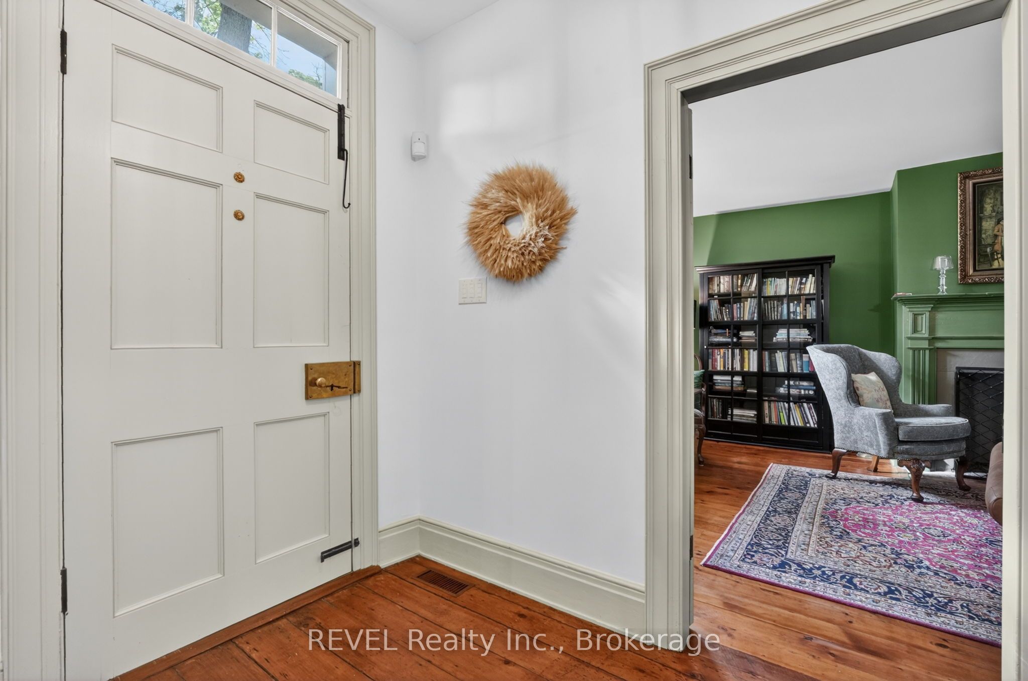 235 Simcoe Street Property Photo 6