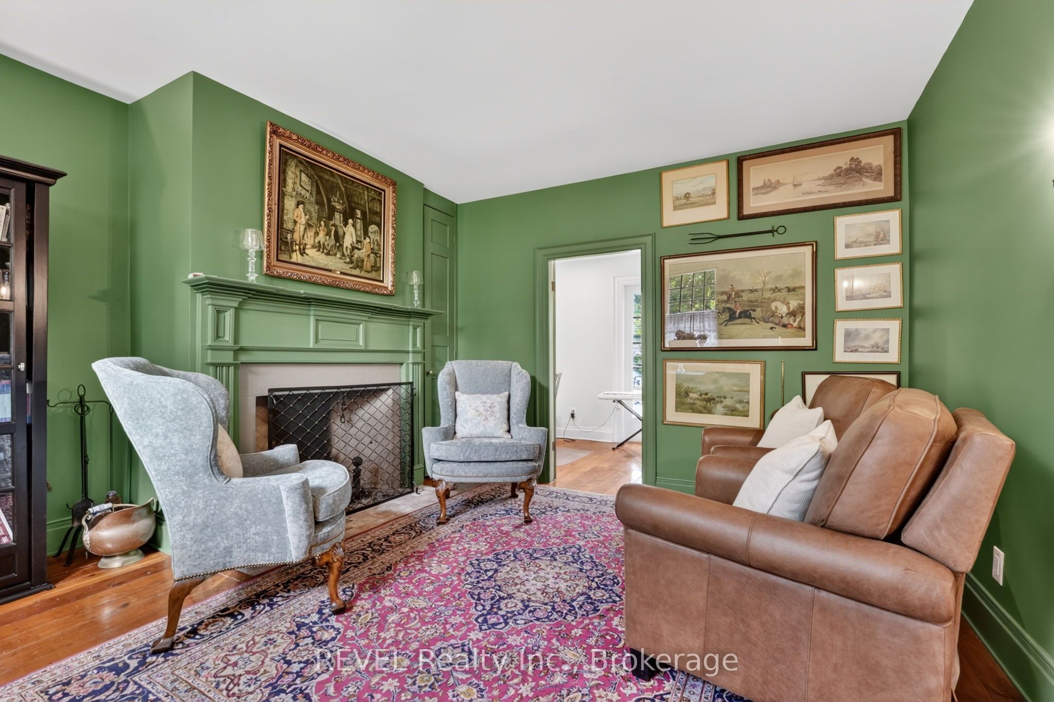 235 Simcoe Street Property Photo 7