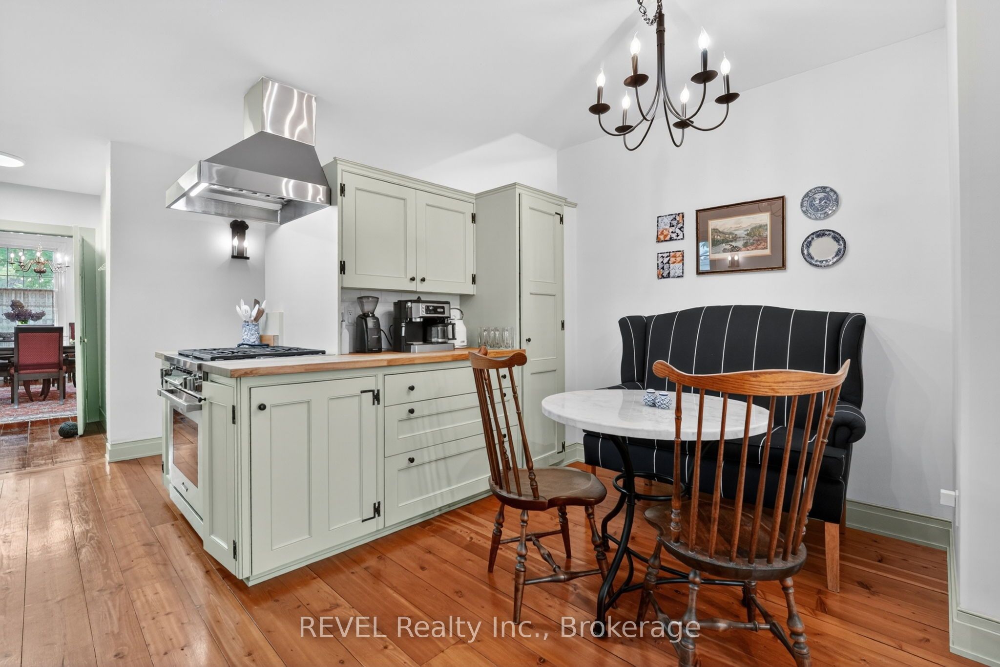 235 Simcoe Street Property Photo 13