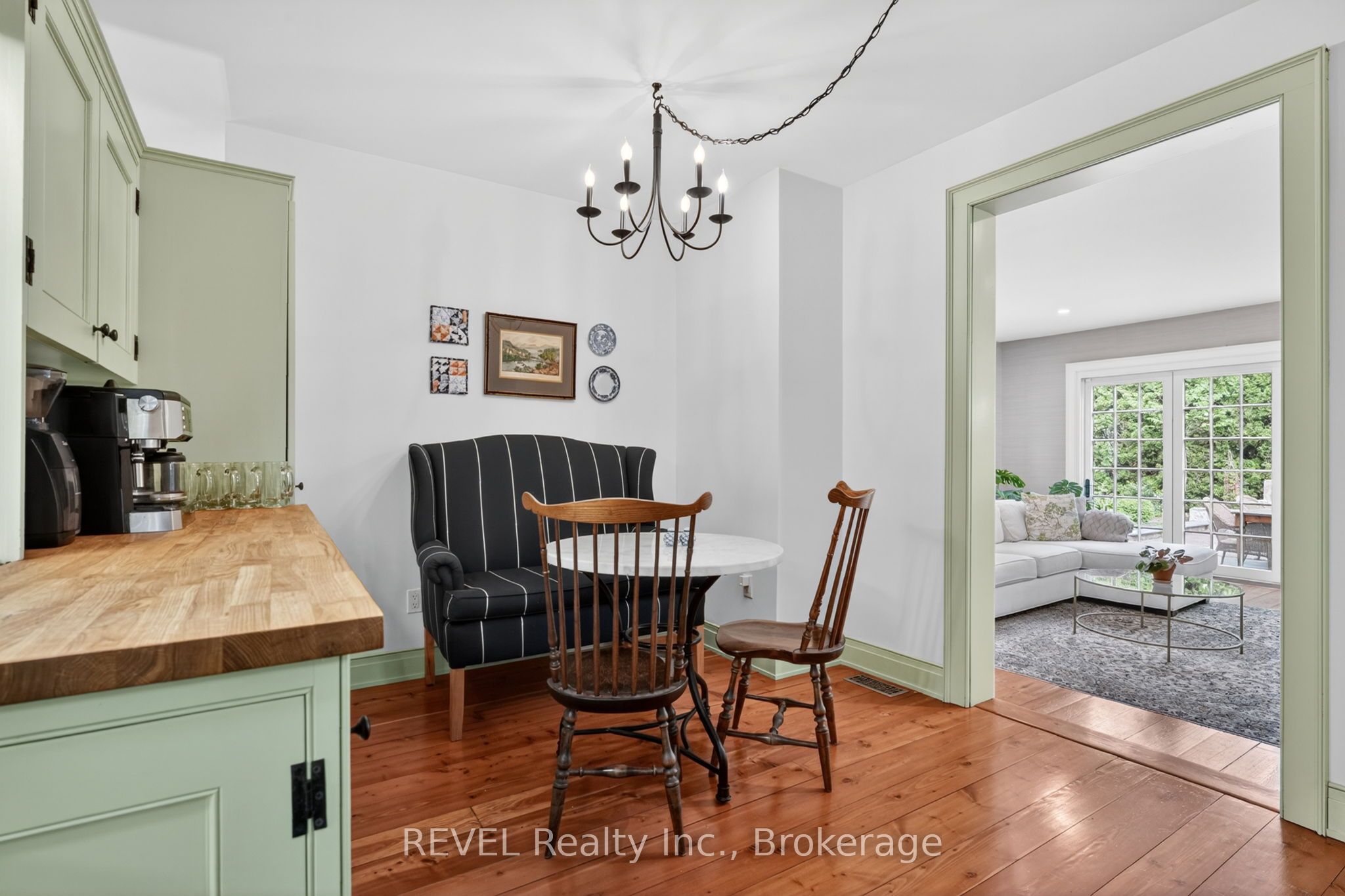 235 Simcoe Street Property Photo 14