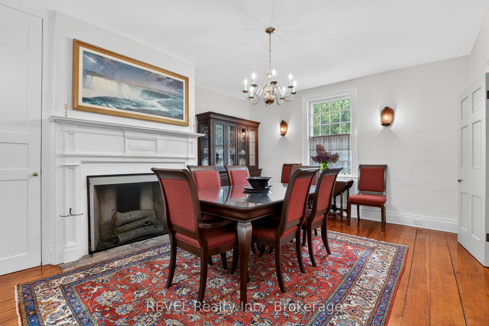 235 Simcoe Street Property Photo 15