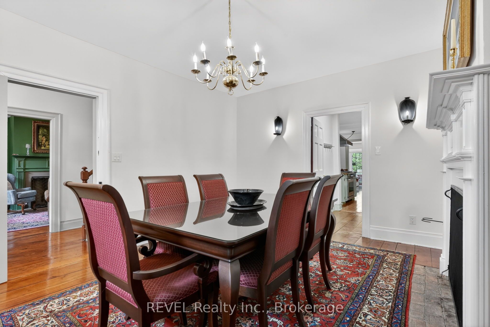 235 Simcoe Street Property Photo 16