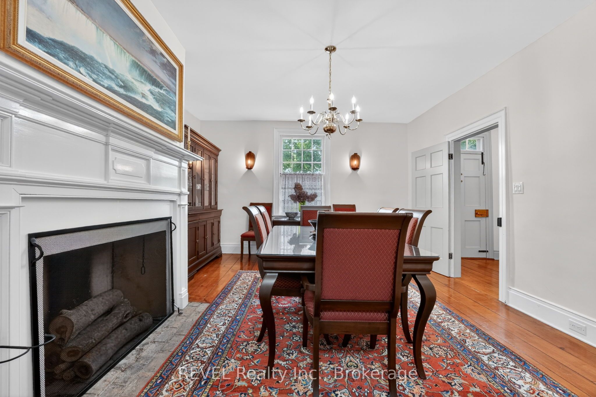 235 Simcoe Street Property Photo 17