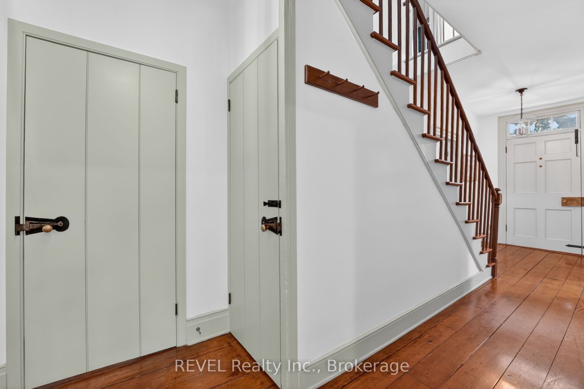 235 Simcoe Street Property Photo 23