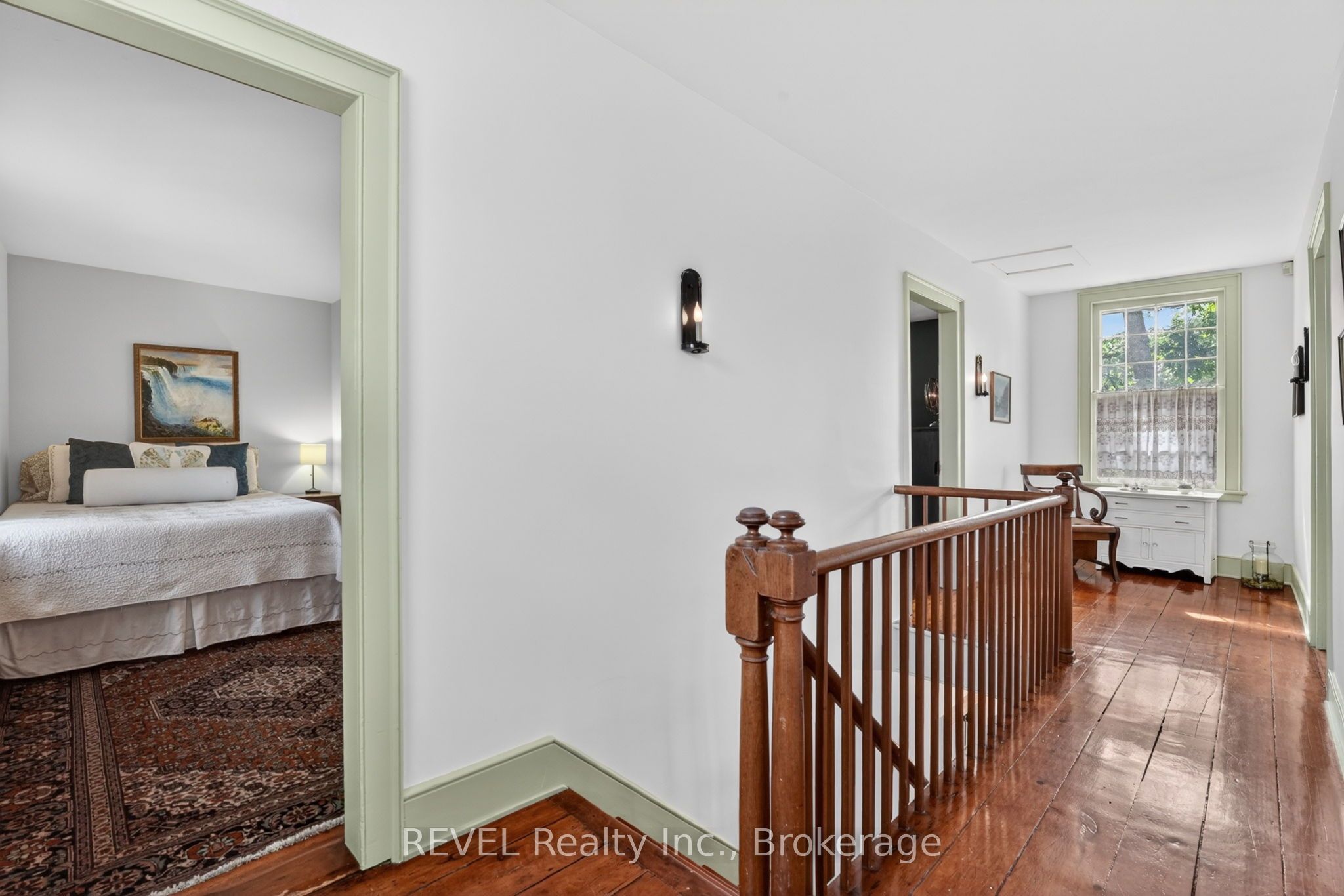 235 Simcoe Street Property Photo 24