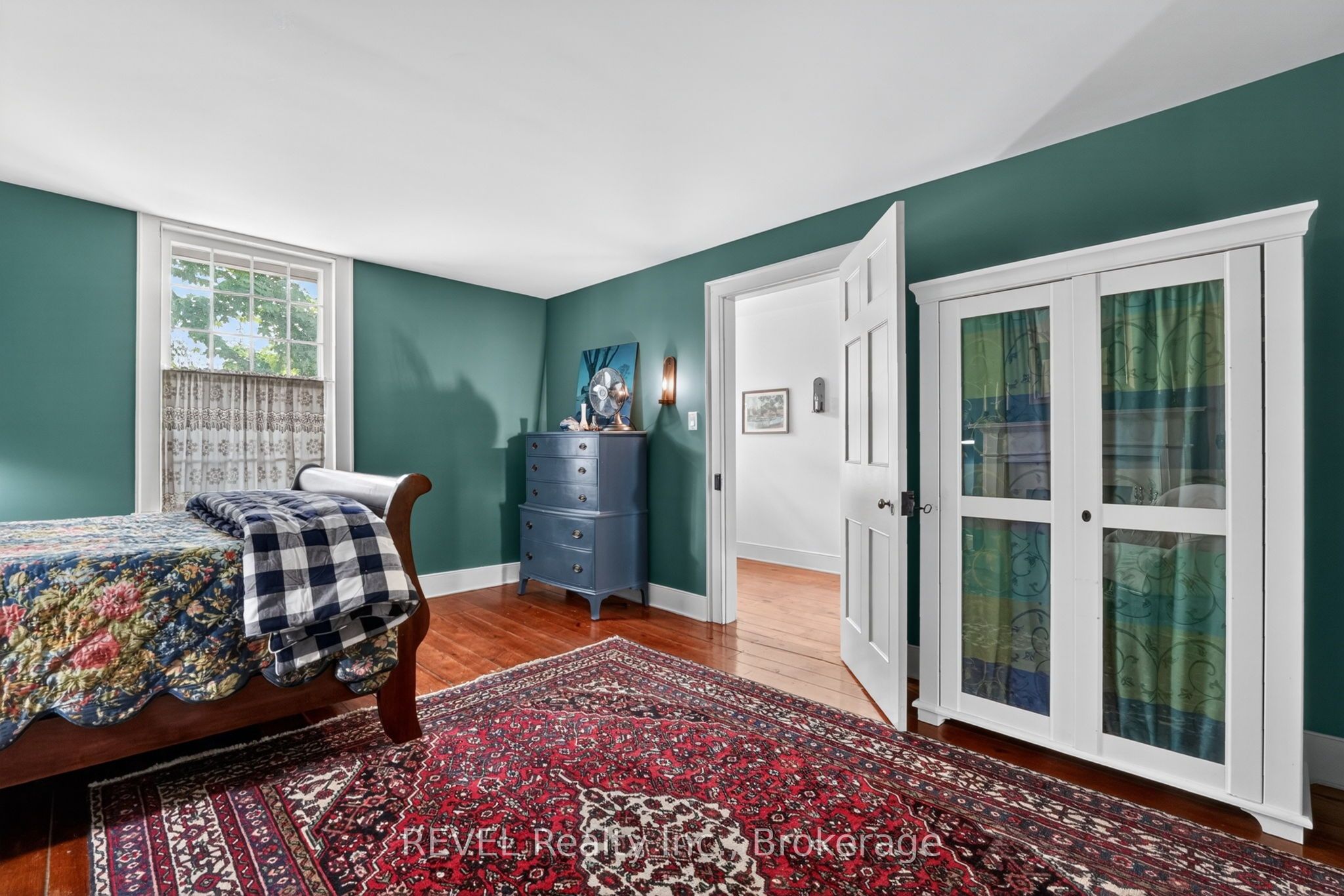 235 Simcoe Street Property Photo 26