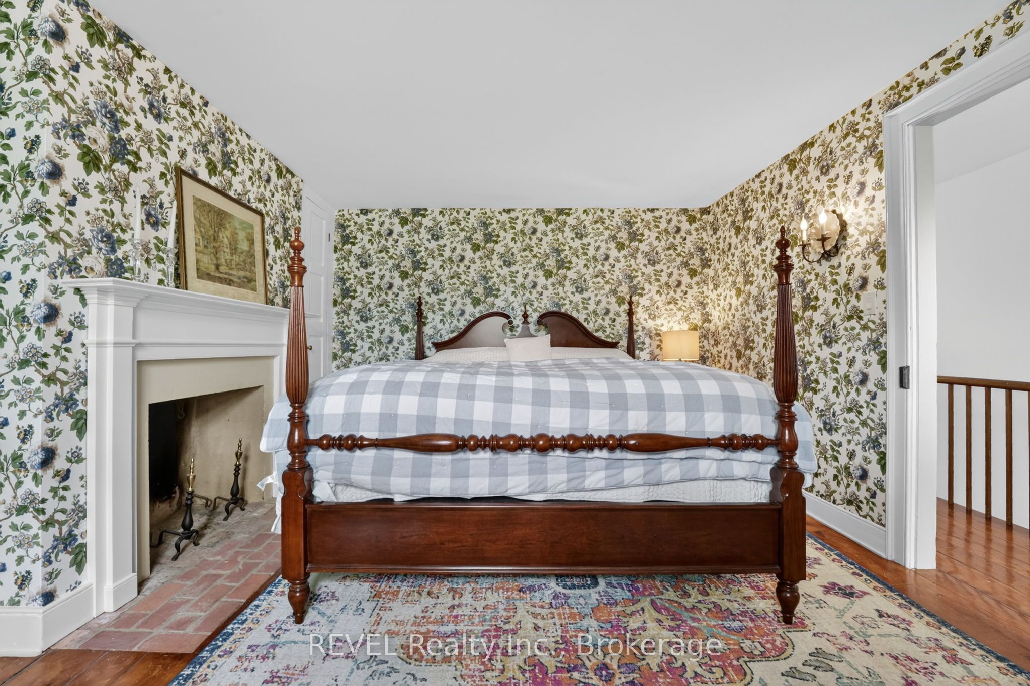 235 Simcoe Street Property Photo 27