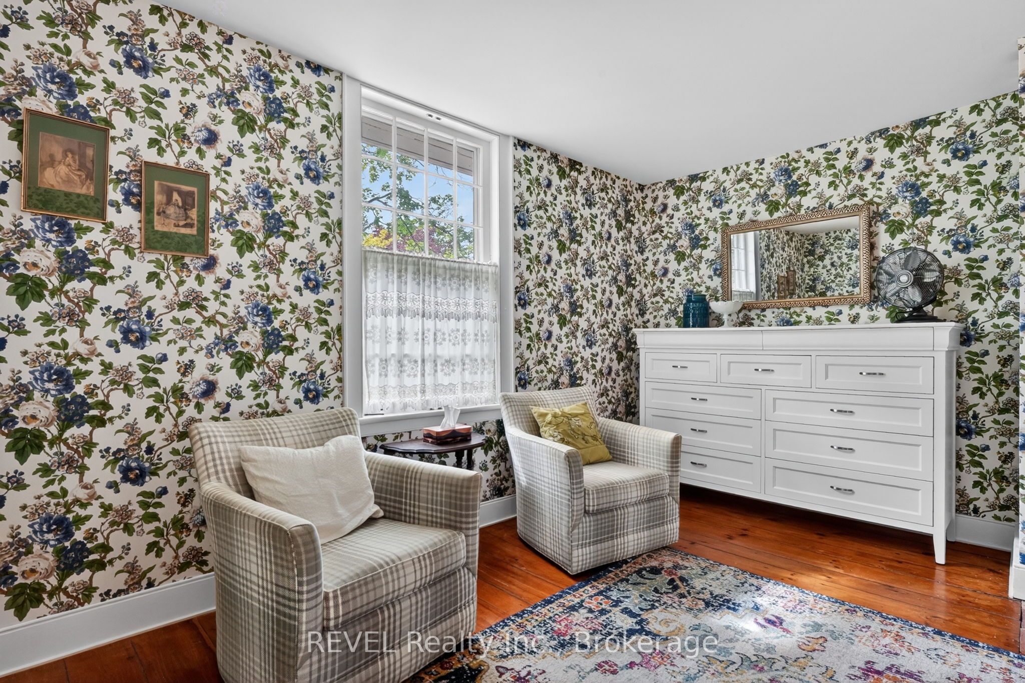 235 Simcoe Street Property Photo 28