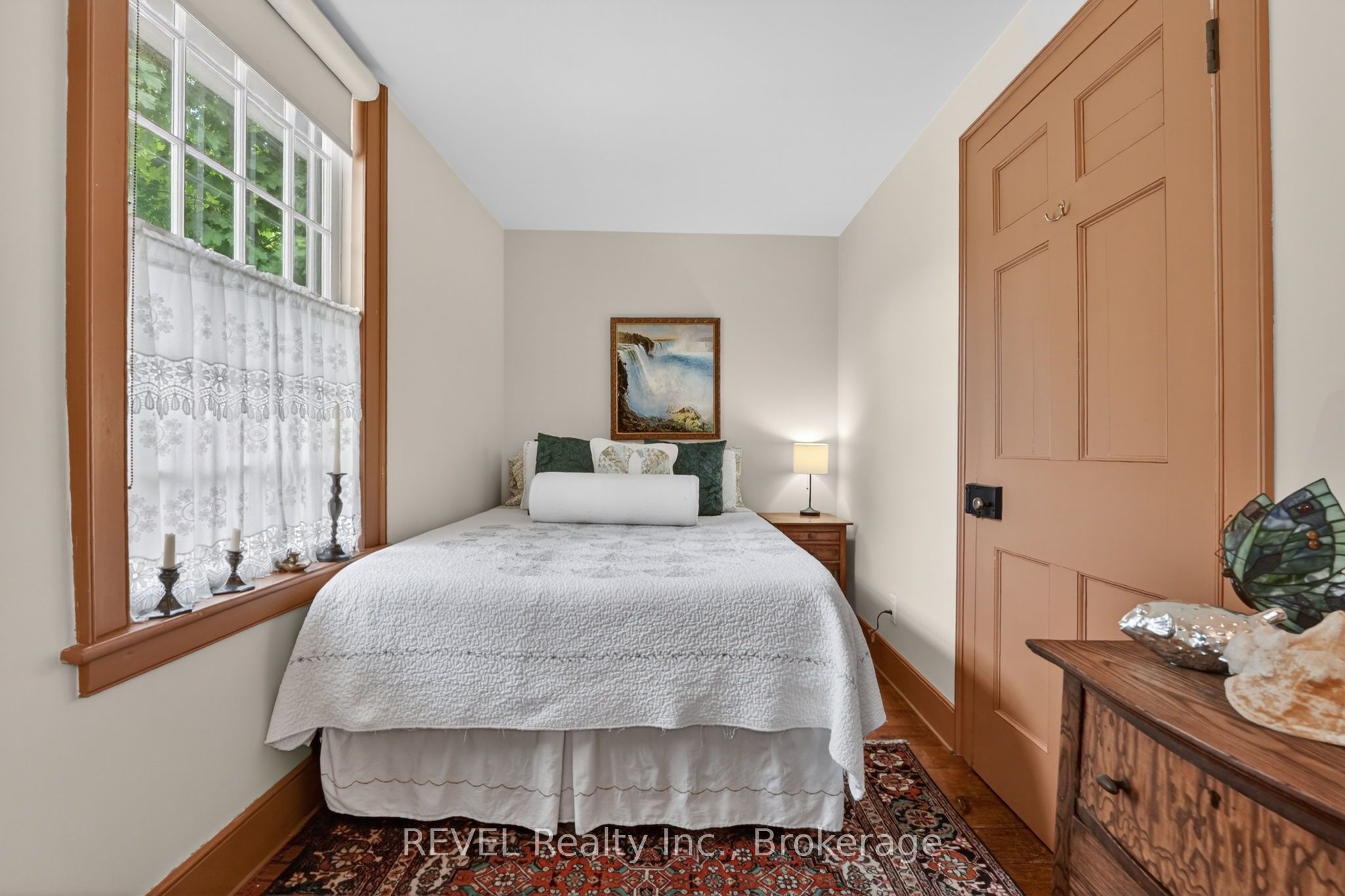 235 Simcoe Street Property Photo 29