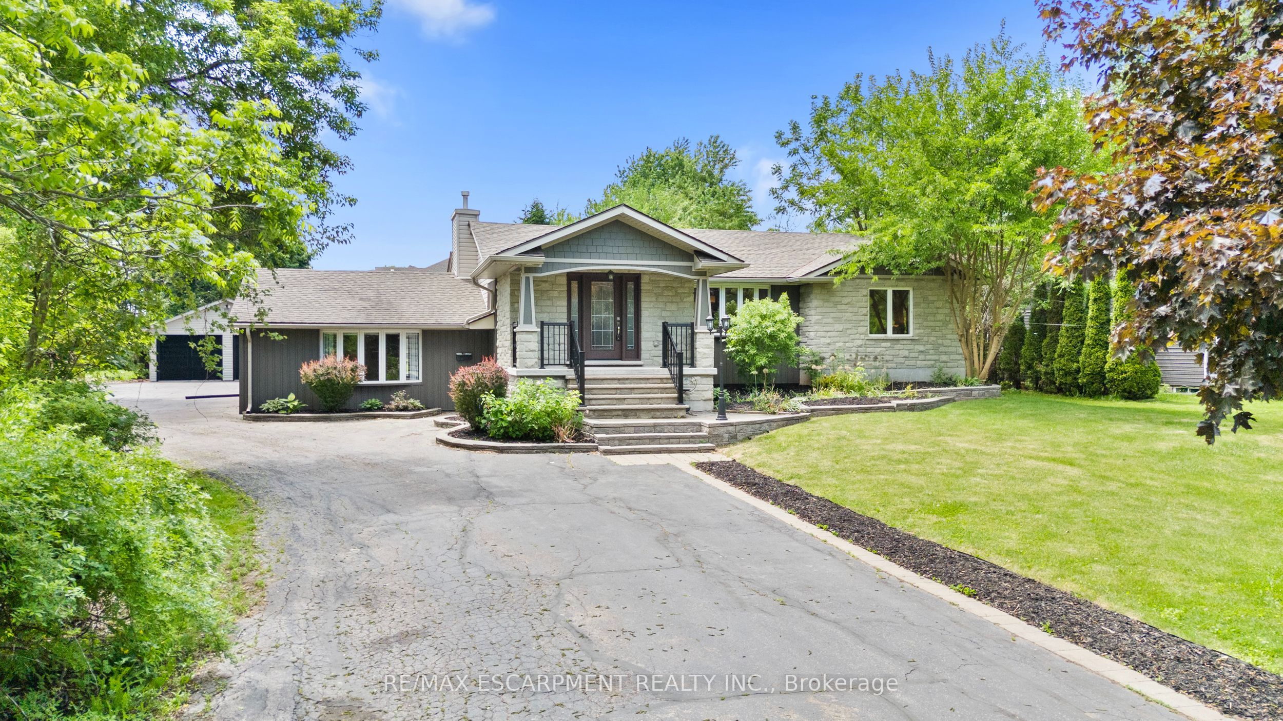 404 Hamilton Drive Property Photo 1