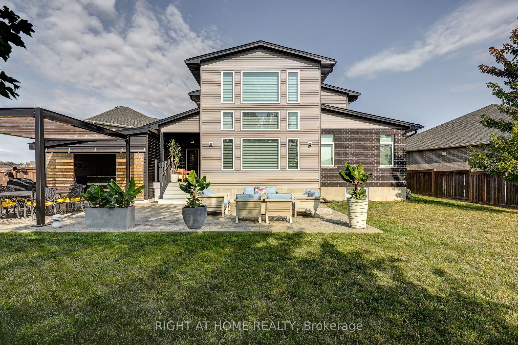 28 Martingale Terrace Property Photo 4