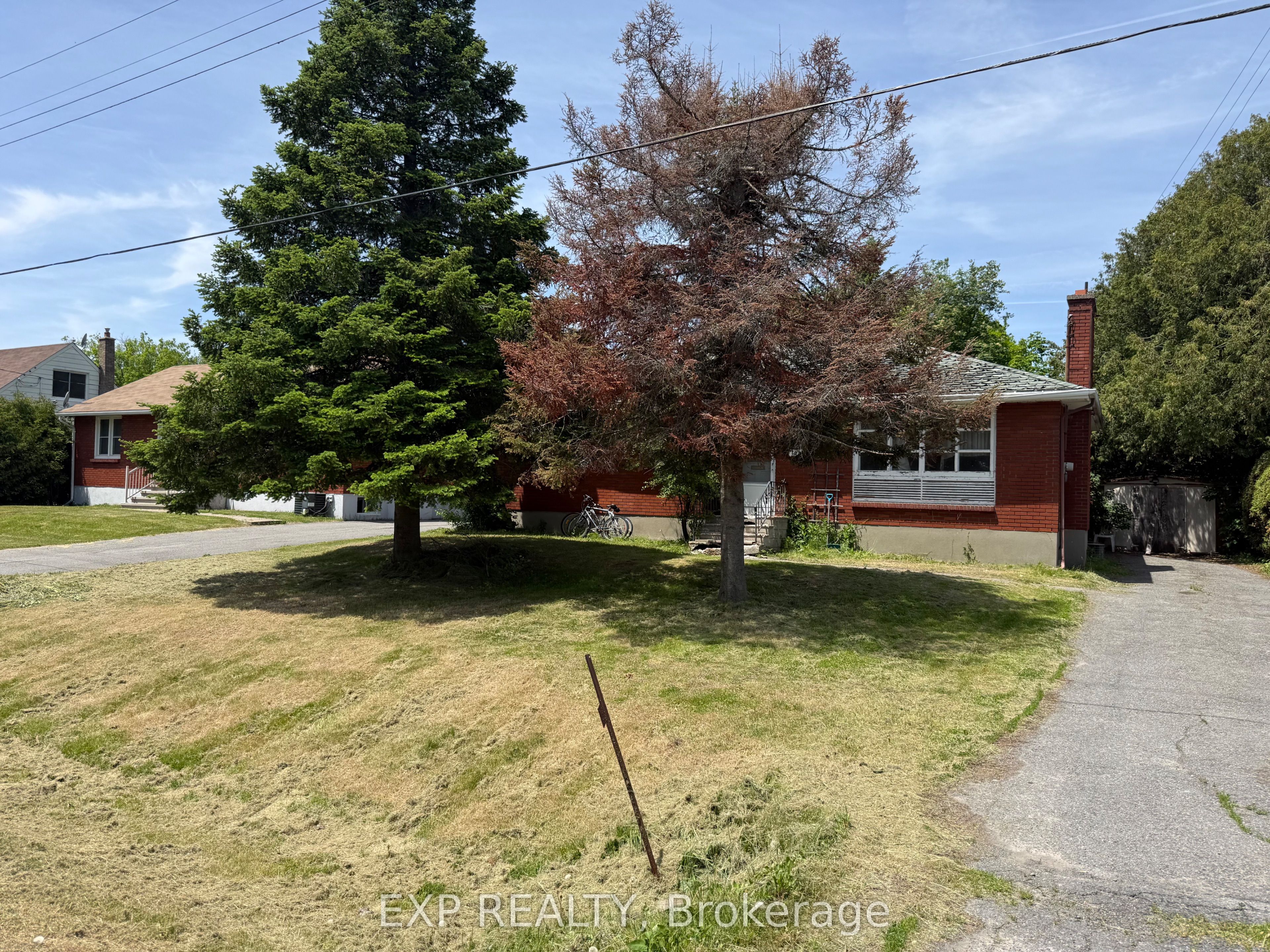 135 Oakridge Boulevard Property Photo 3