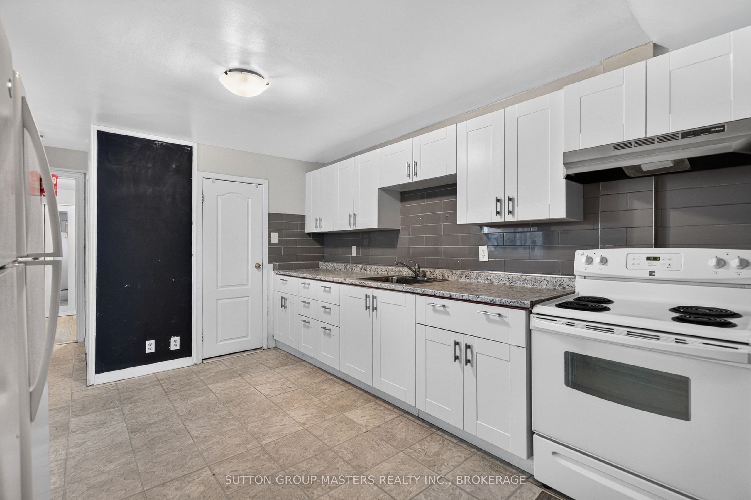 378 Barrie Street Property Photo 4