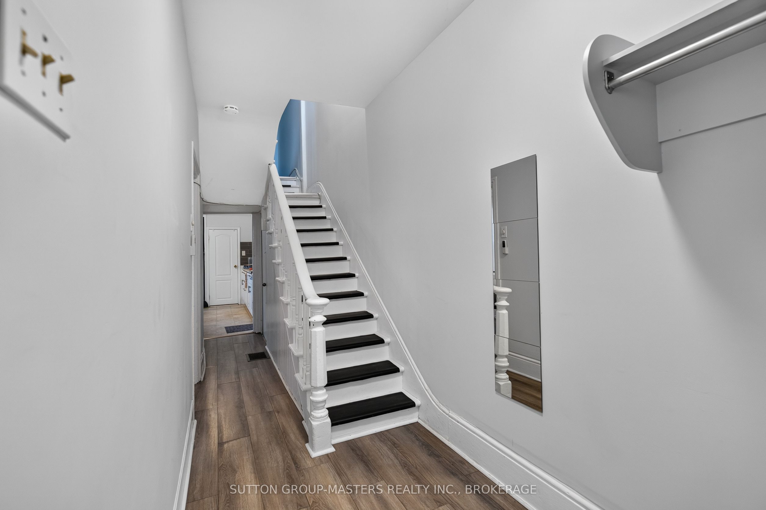 378 Barrie Street Property Photo 6