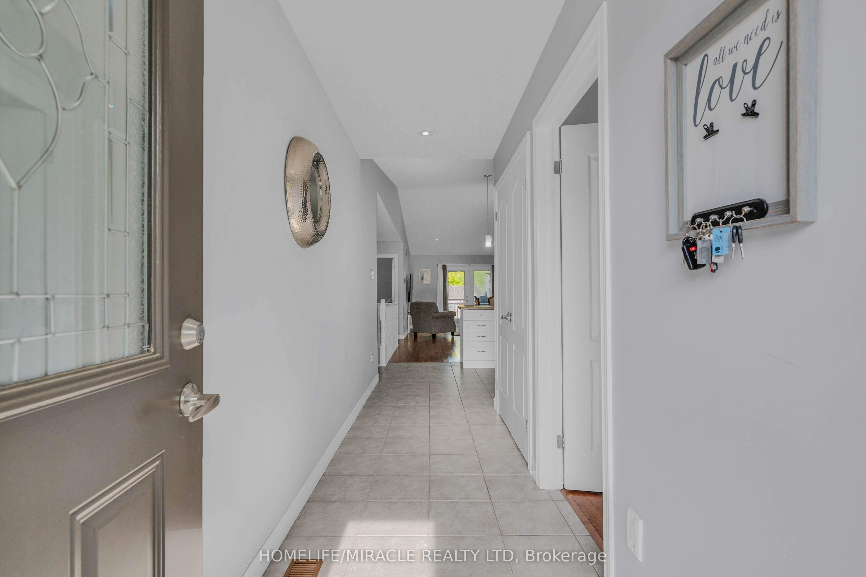 560 Grey Street 3 Property Photo 4
