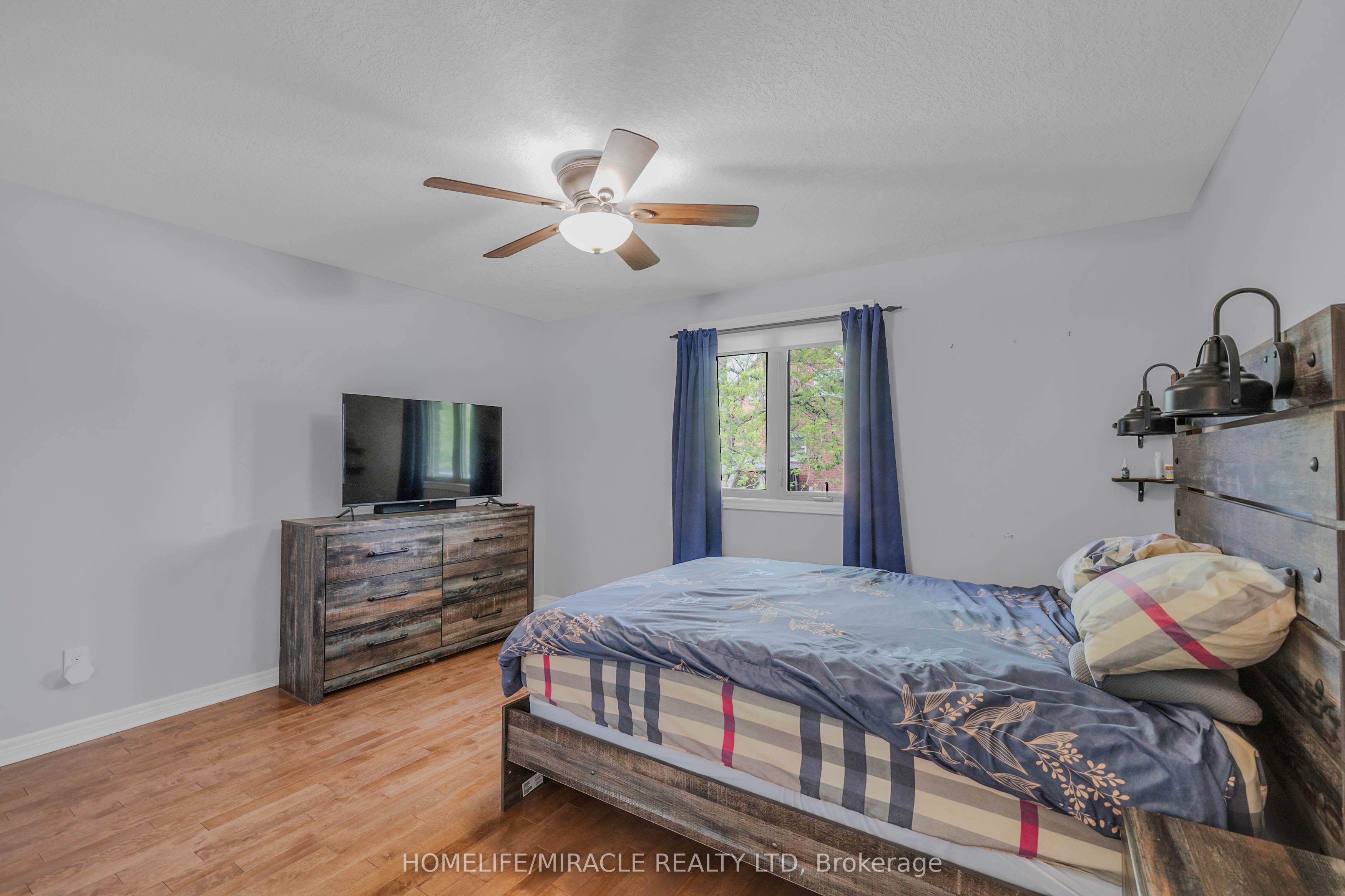 560 Grey Street 3 Property Photo 13