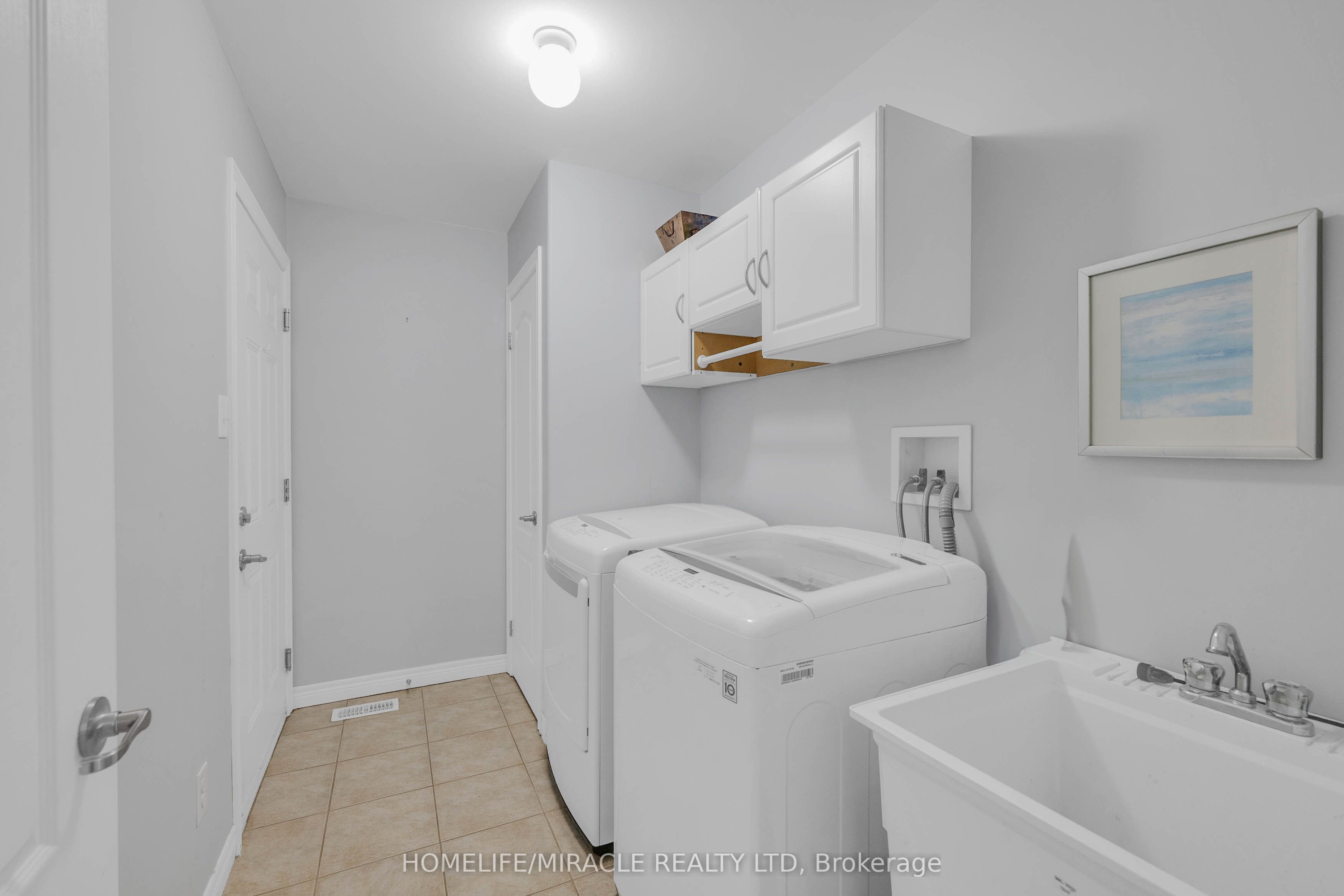 560 Grey Street 3 Property Photo 19