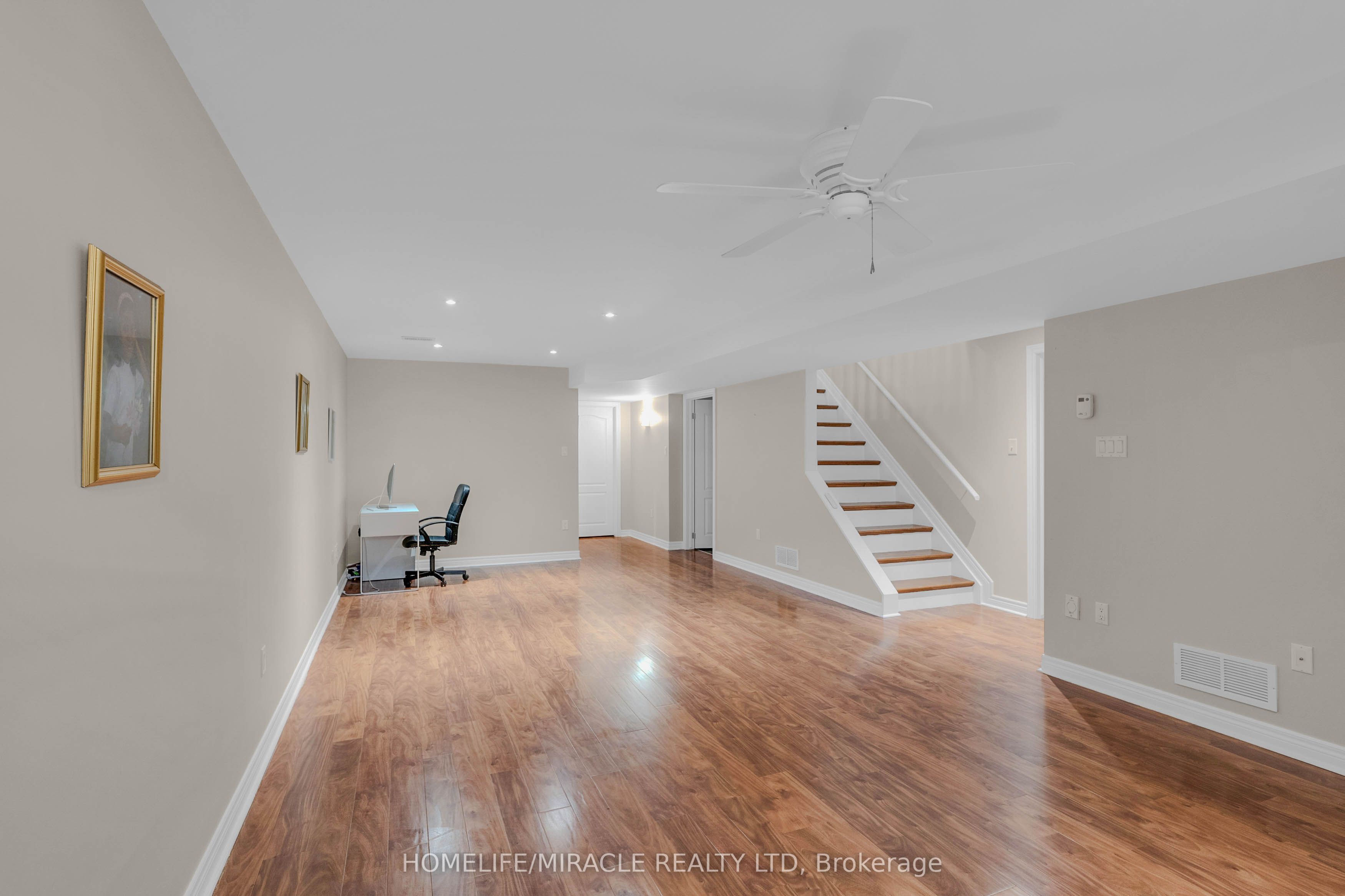 560 Grey Street 3 Property Photo 20