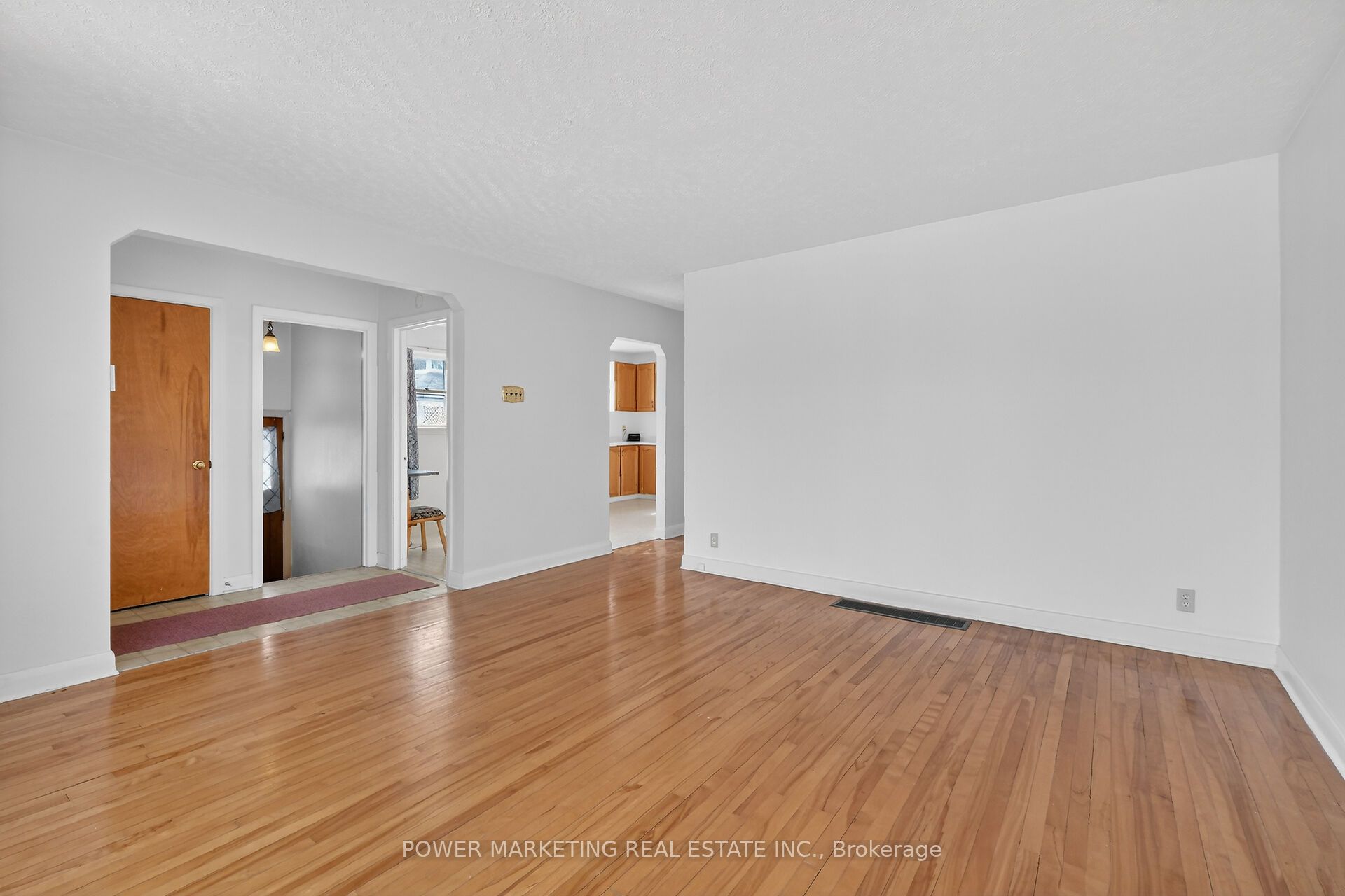 944 Eve Street Property Photo 6