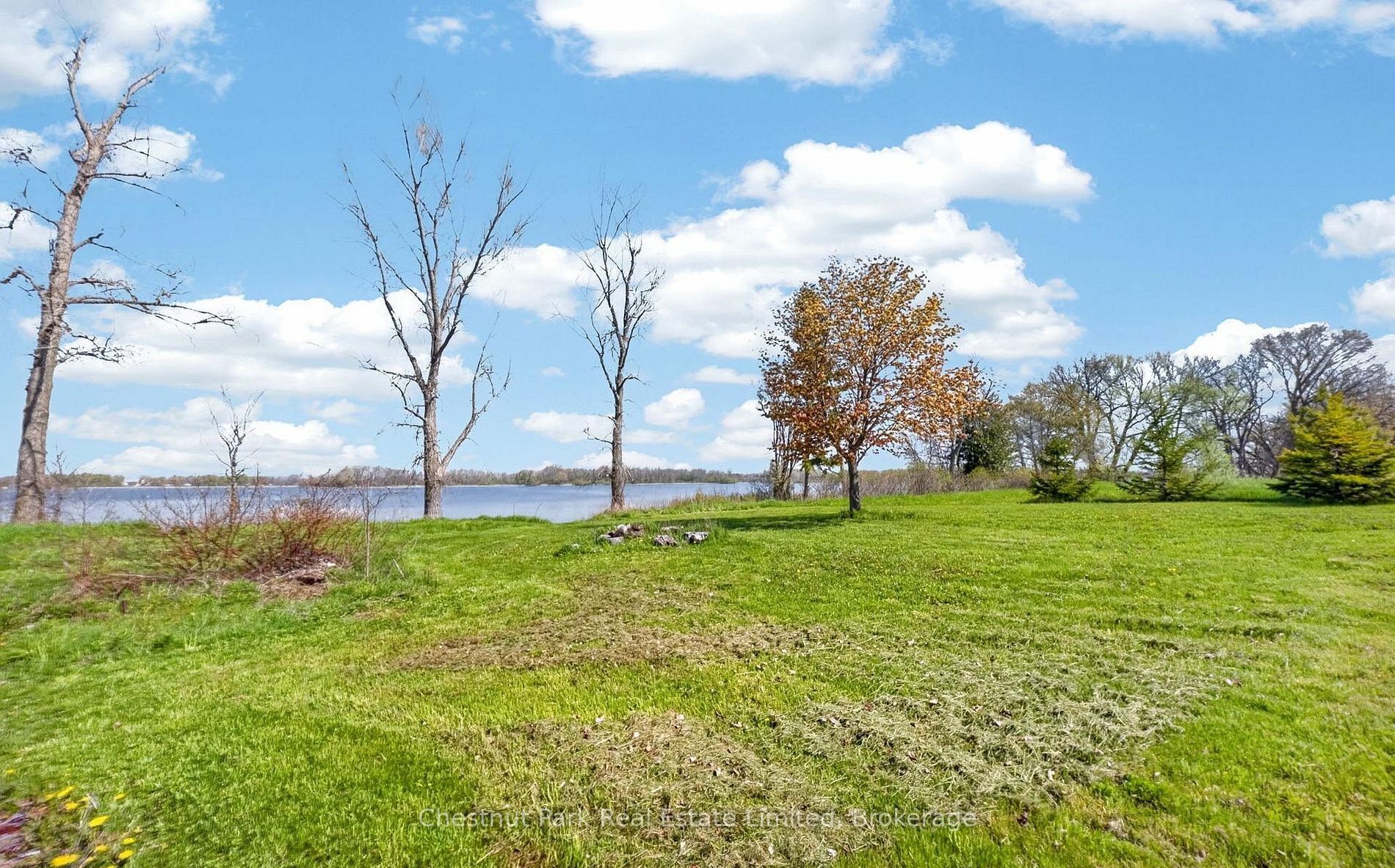1092 Huycks Point Road Property Photo 7