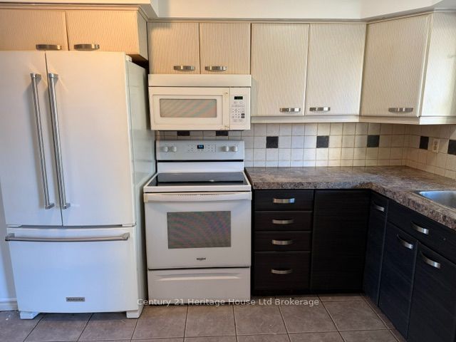 900 James Street 13 Property Photo 4