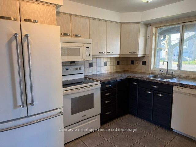 900 James Street 13 Property Photo 6