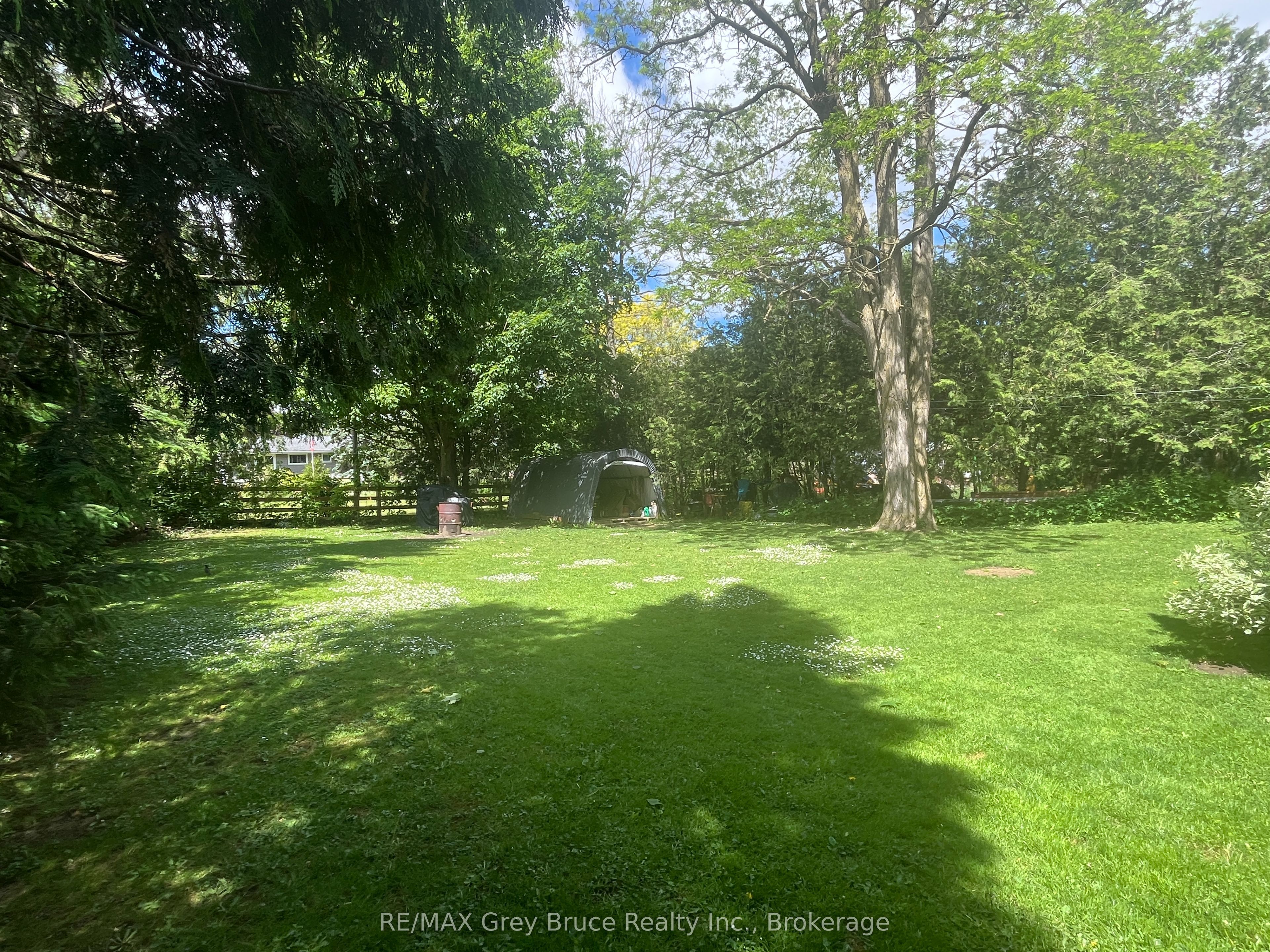 212 Yonge Street S Property Photo 6