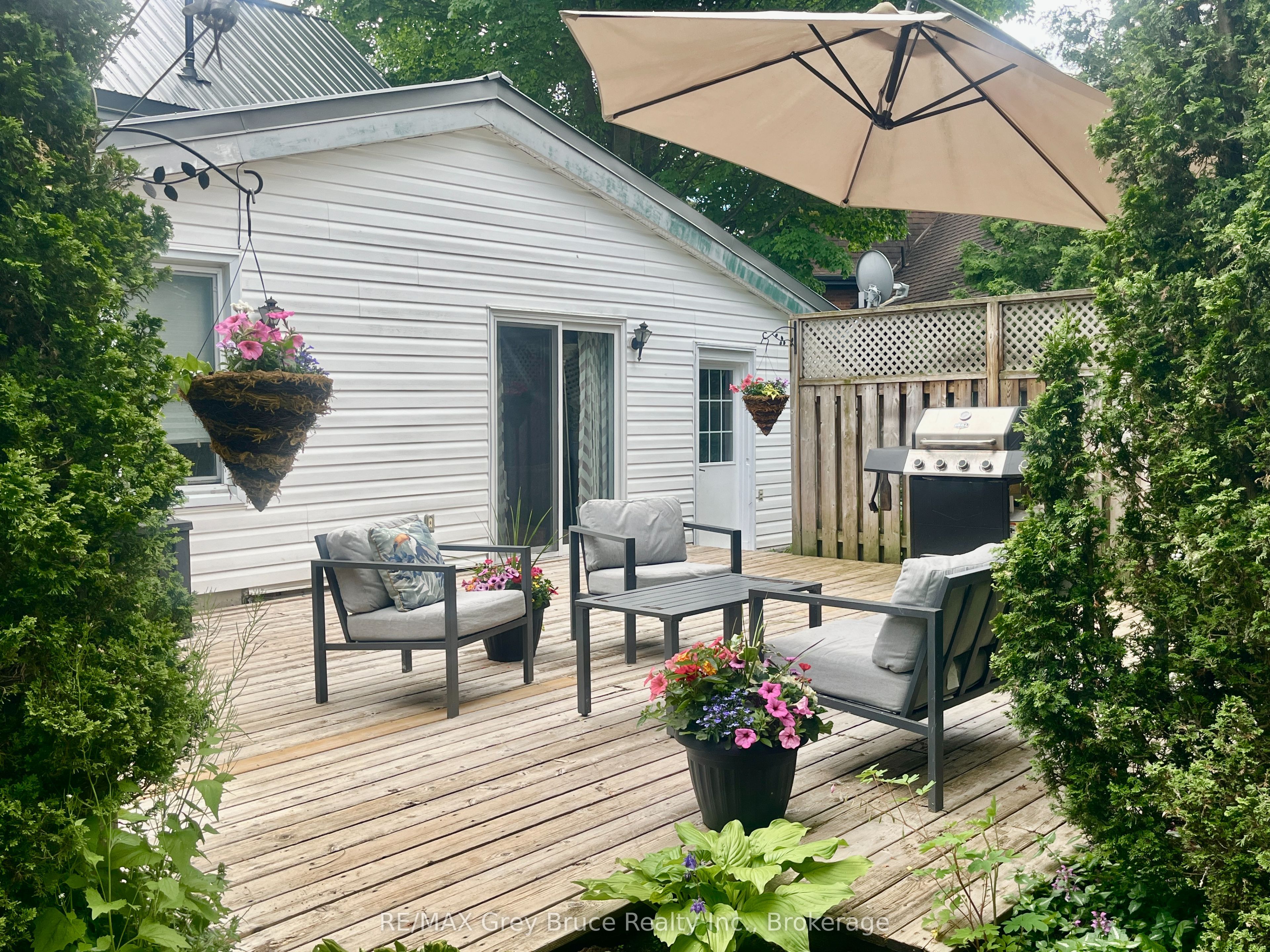 212 Yonge Street S Property Photo 9
