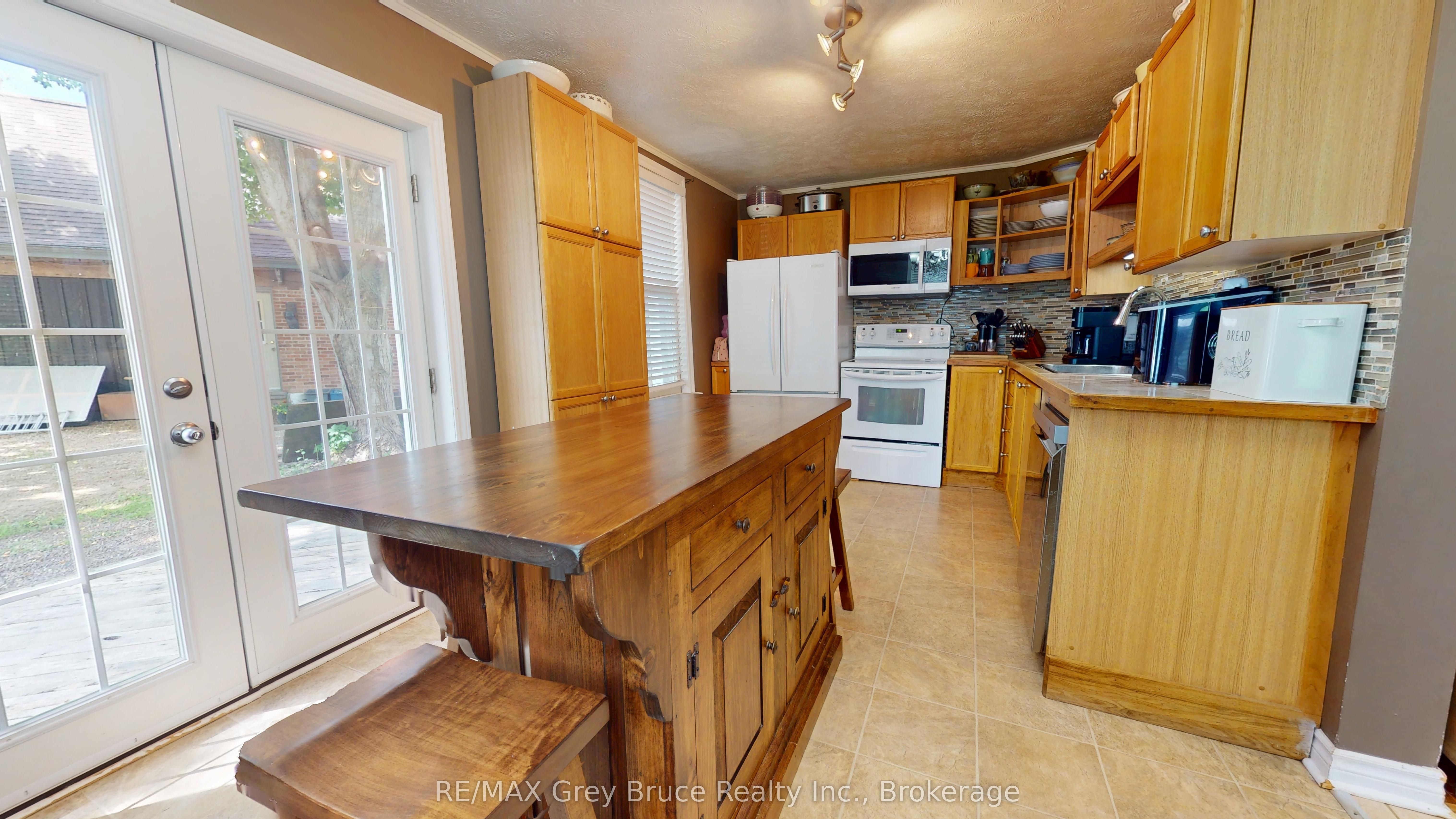 212 Yonge Street S Property Photo 12