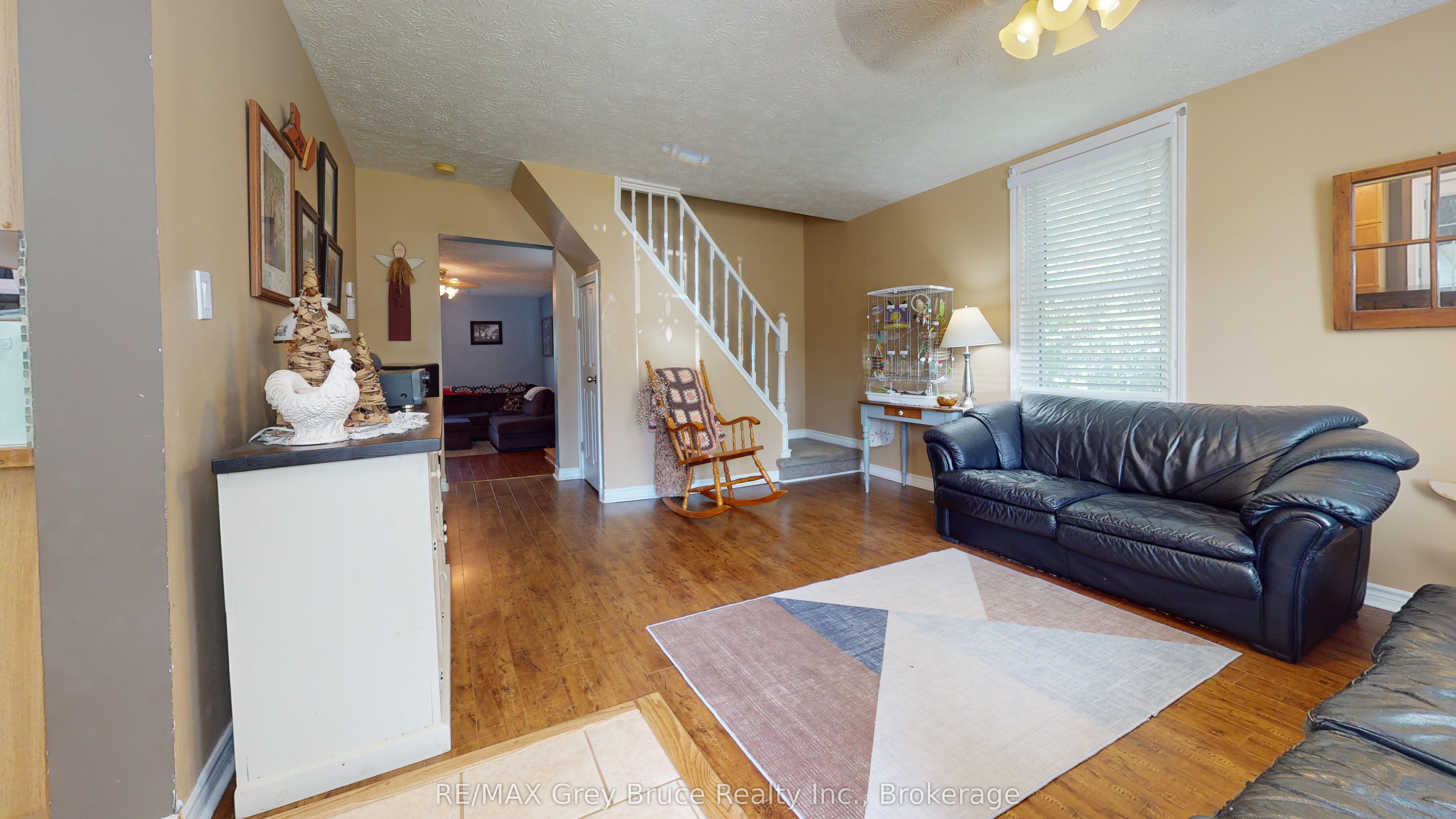 212 Yonge Street S Property Photo 16