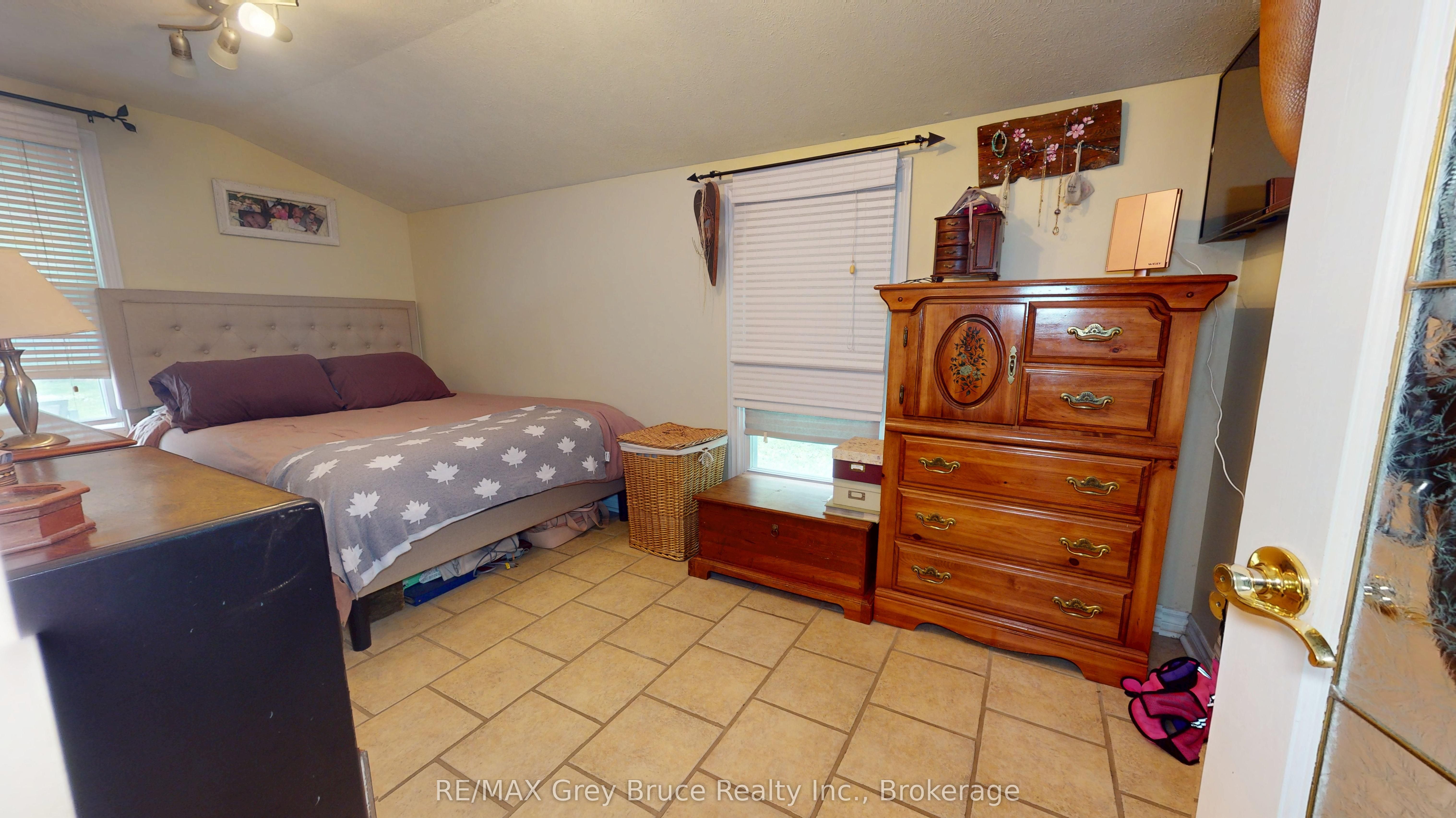 212 Yonge Street S Property Photo 23