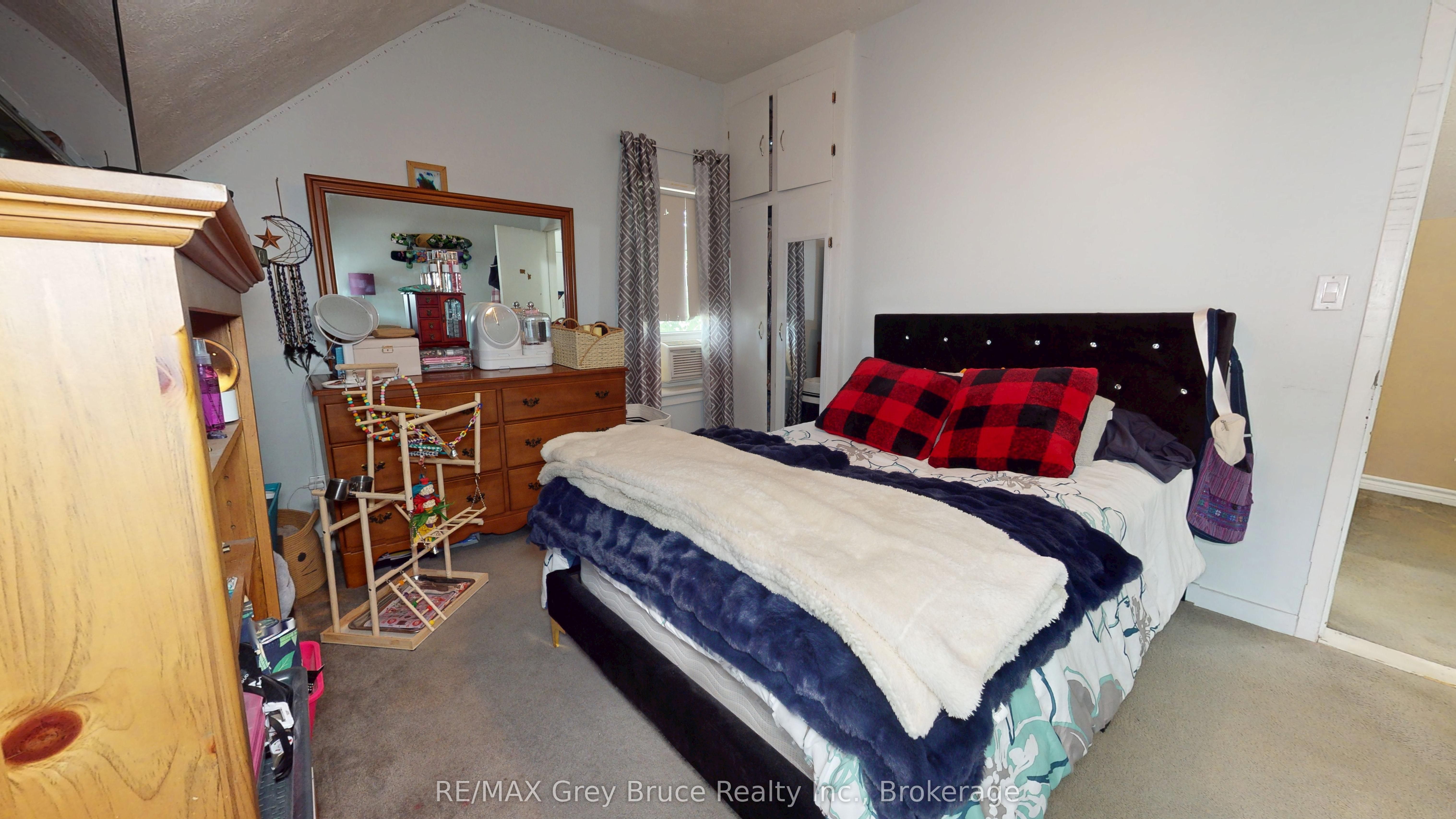 212 Yonge Street S Property Photo 26