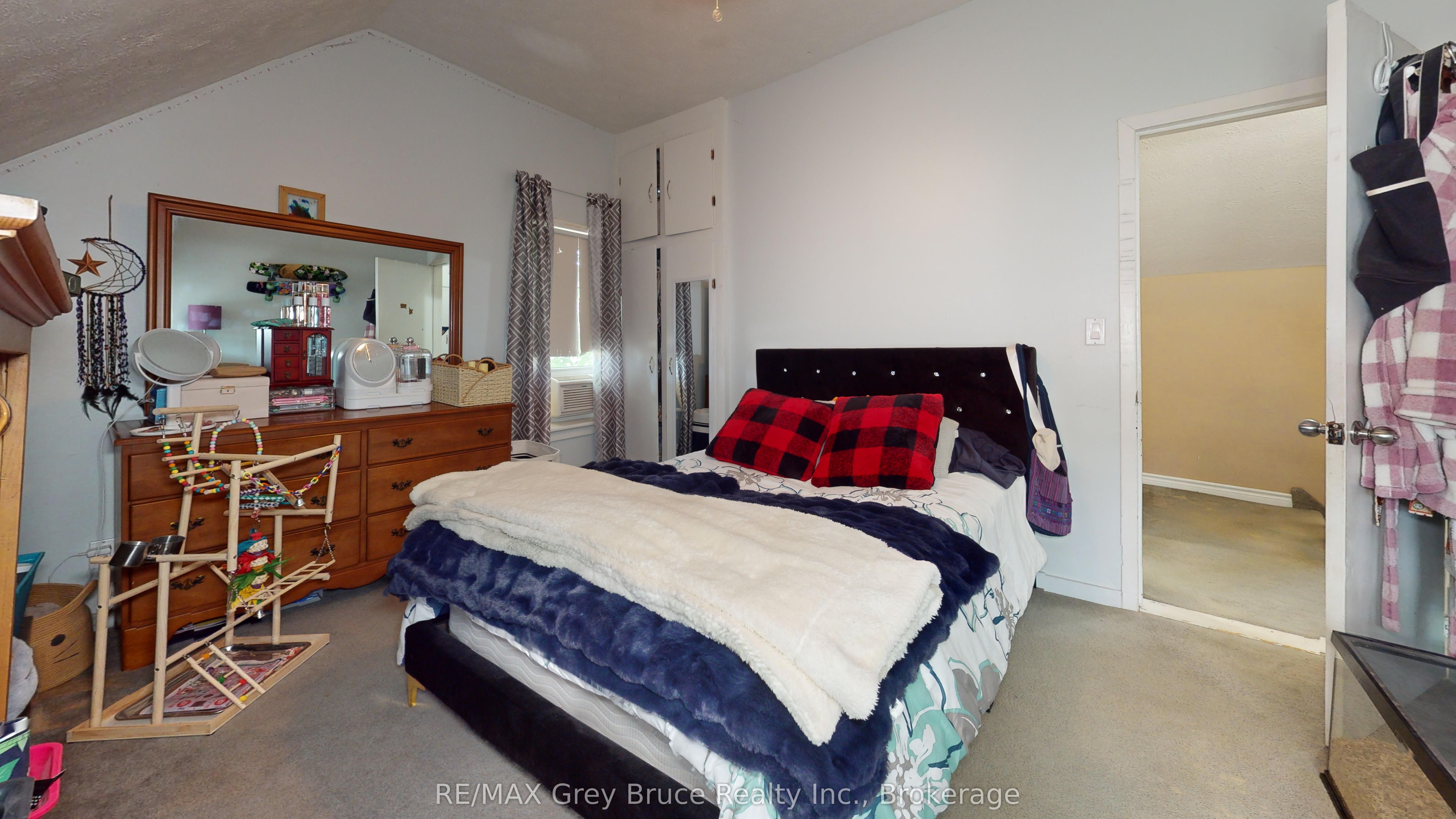 212 Yonge Street S Property Photo 28
