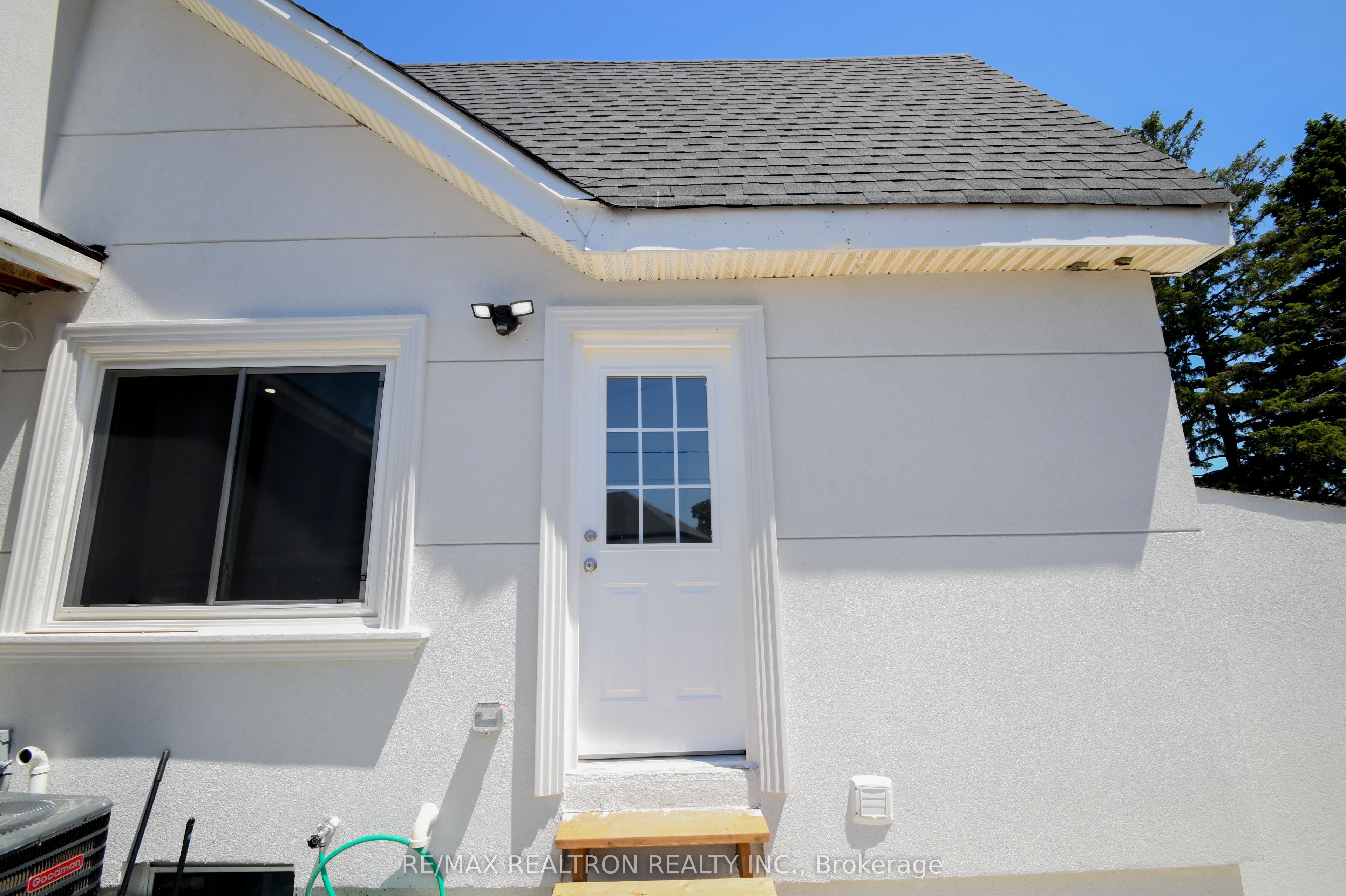 110 E Mintern Avenue Property Photo 2