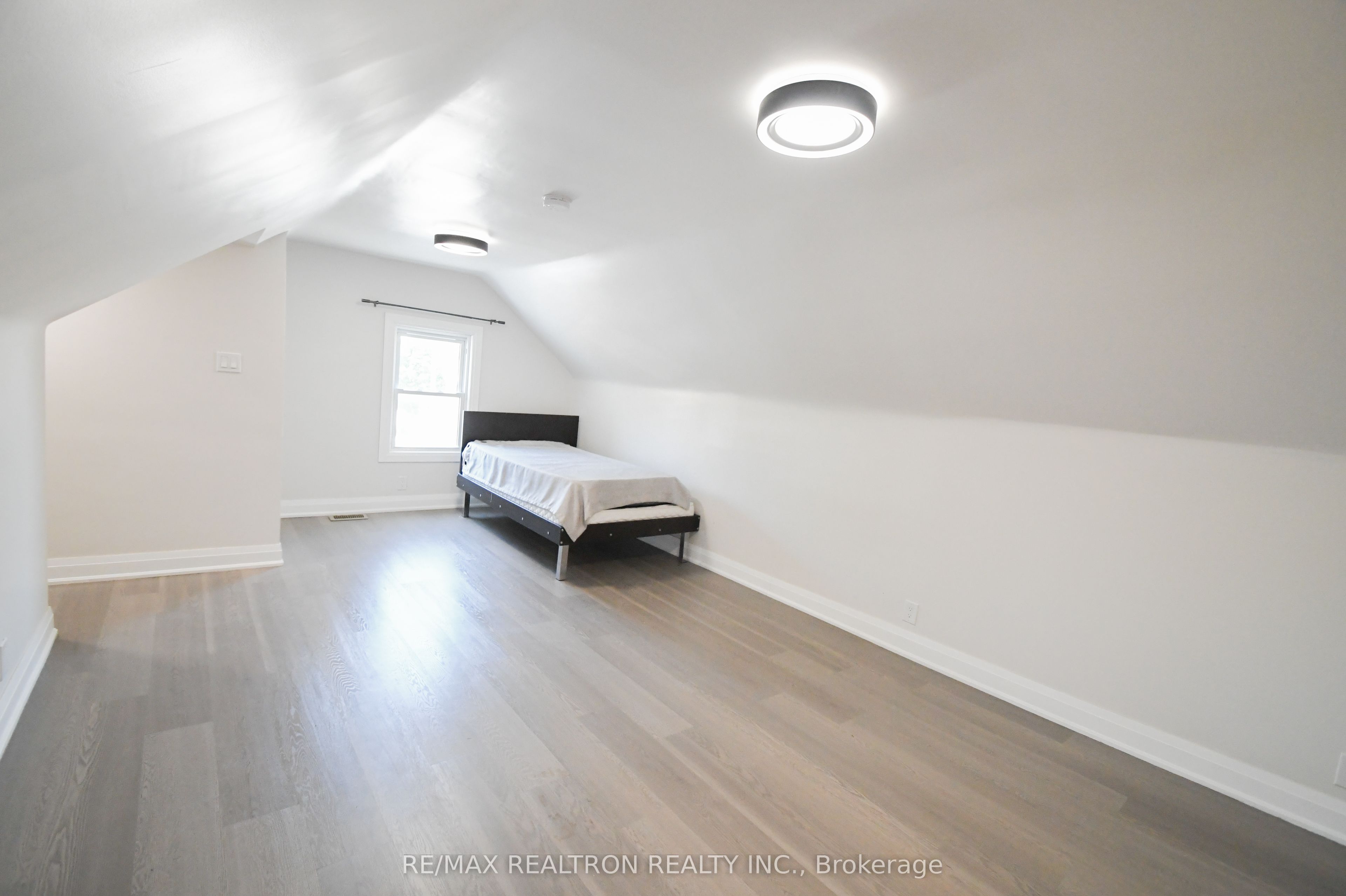 110 E Mintern Avenue Property Photo 9